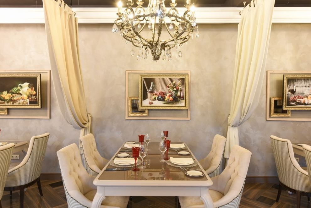 Проектор и музыкальное оборудование в зале Сенатъ