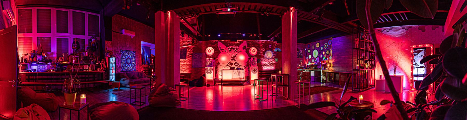 Интерьер лофта FaraPlace с мягкой мебелью