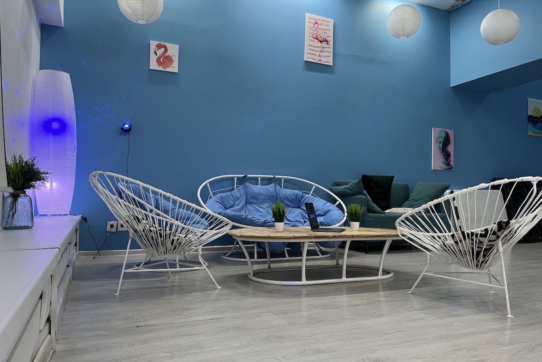 Барная стойка в лофте Облака