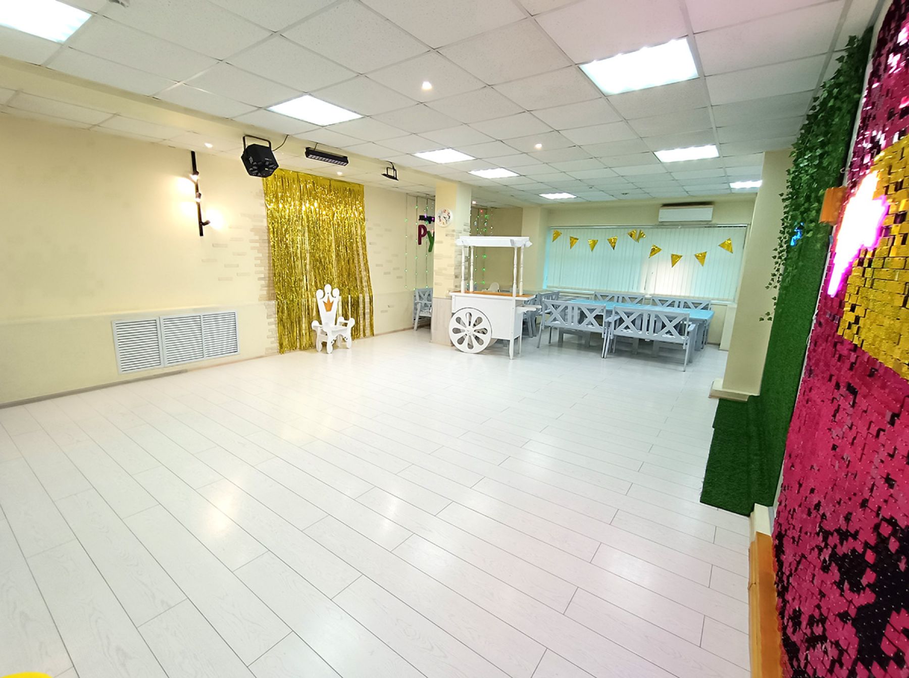 Кухонная зона лофта Румики