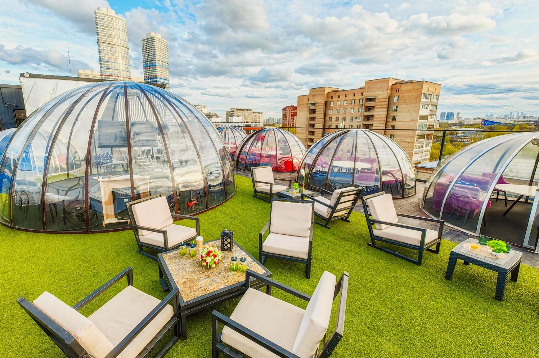 Лаундж-зона с мягкой мебелью