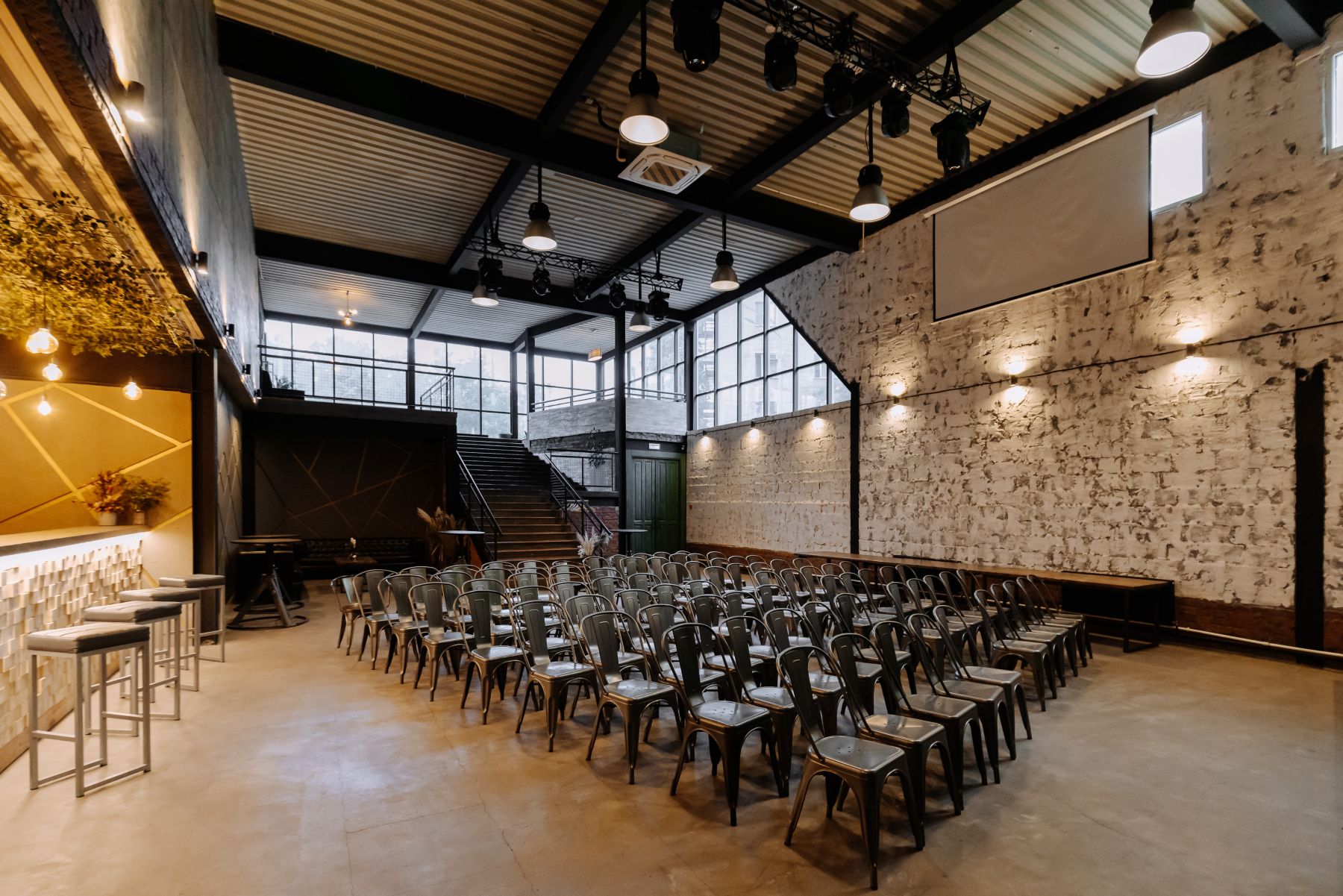 Зона для кейтеринга в лофте на Авиамоторной