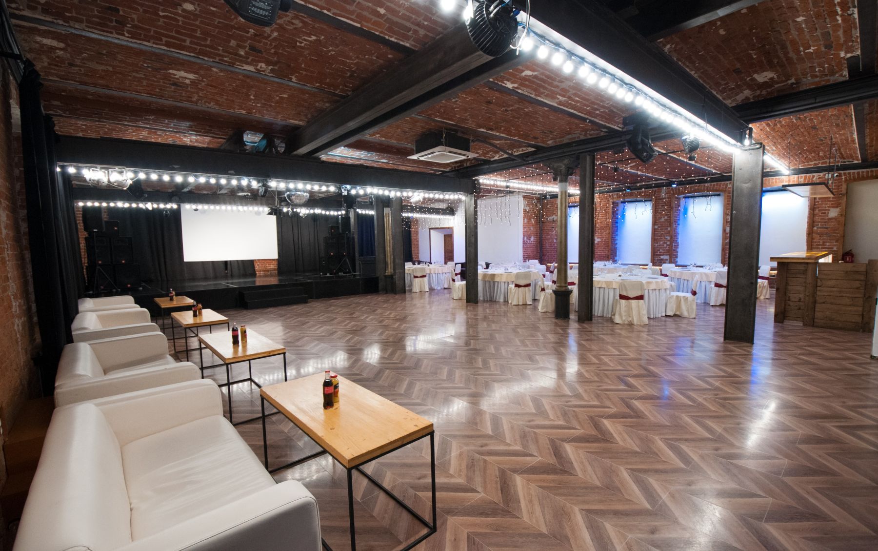 Основной зал Loft 300 на Бауманской