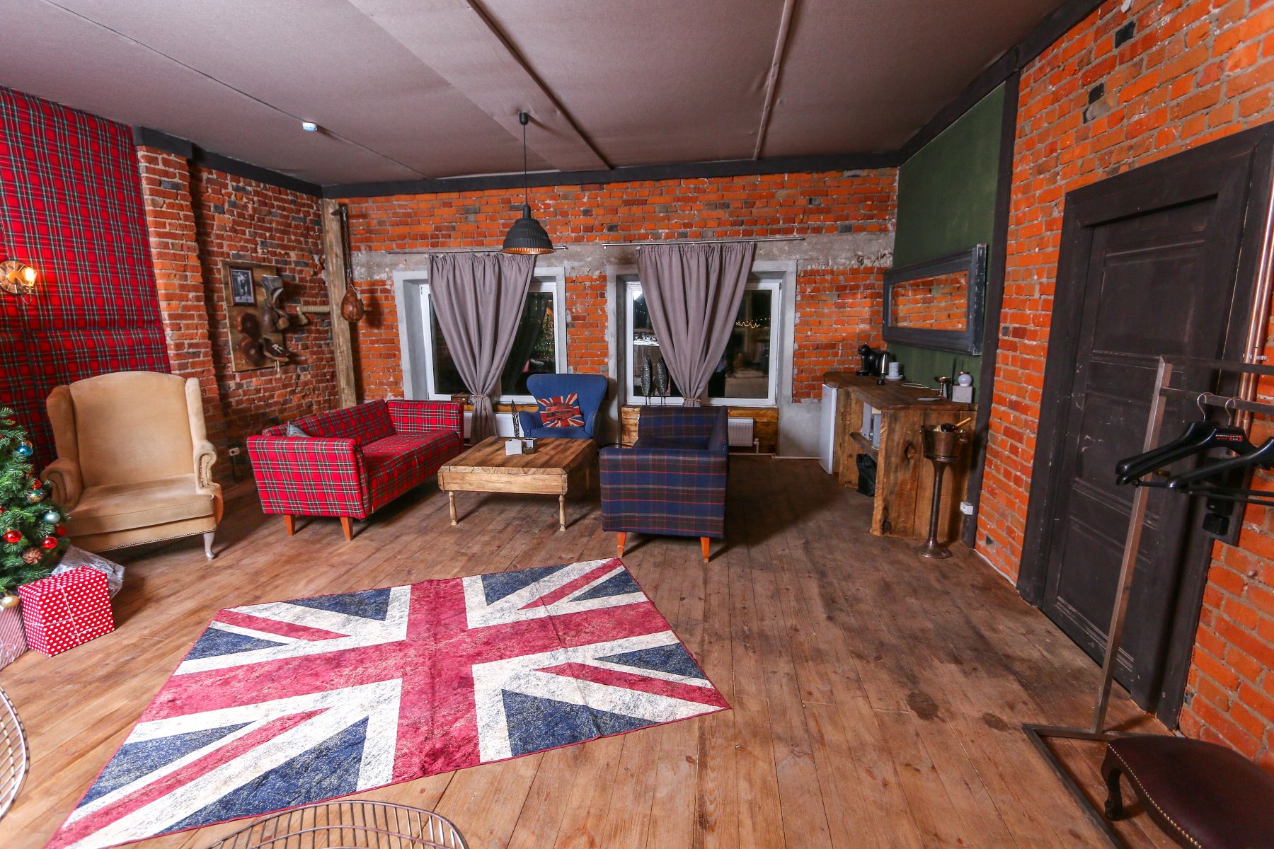 Зона для мероприятий в лофте TRENERSKAYA