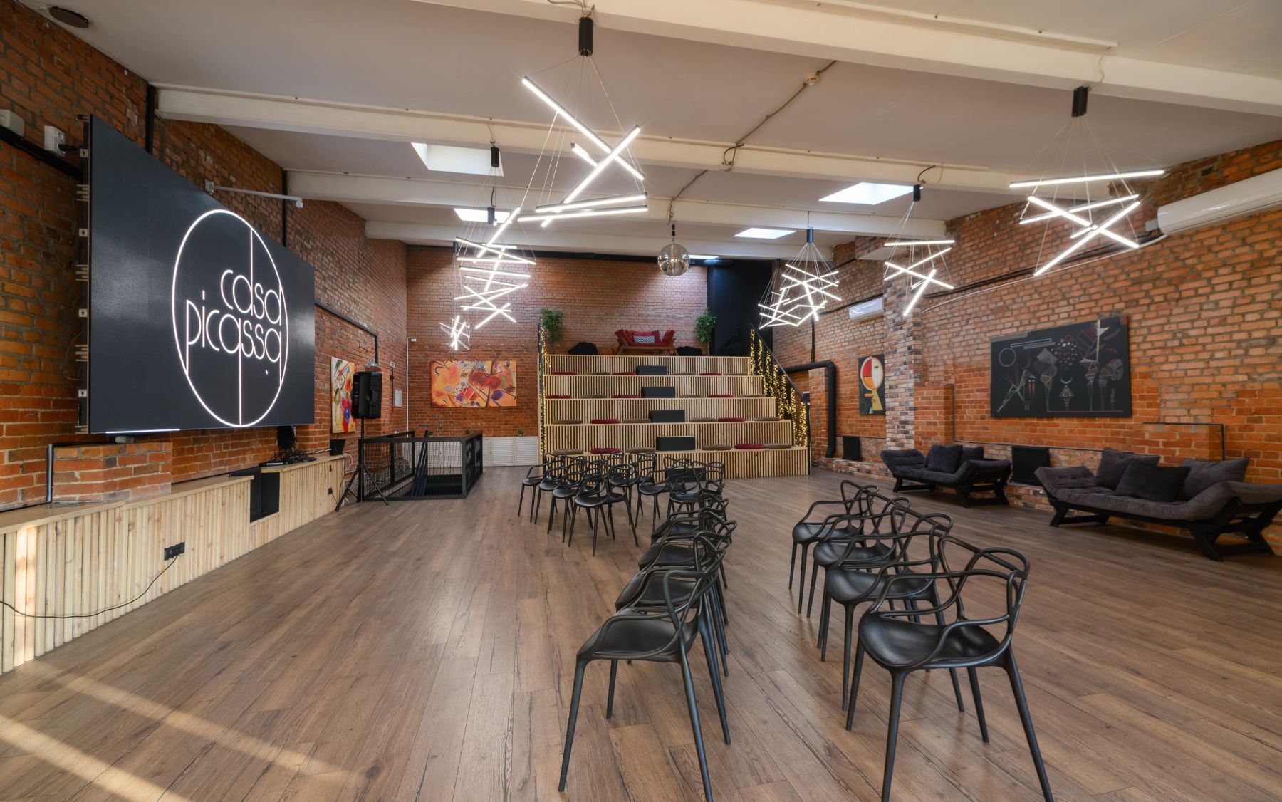 Лофт Кандинский - интерьер с яркими акцентами