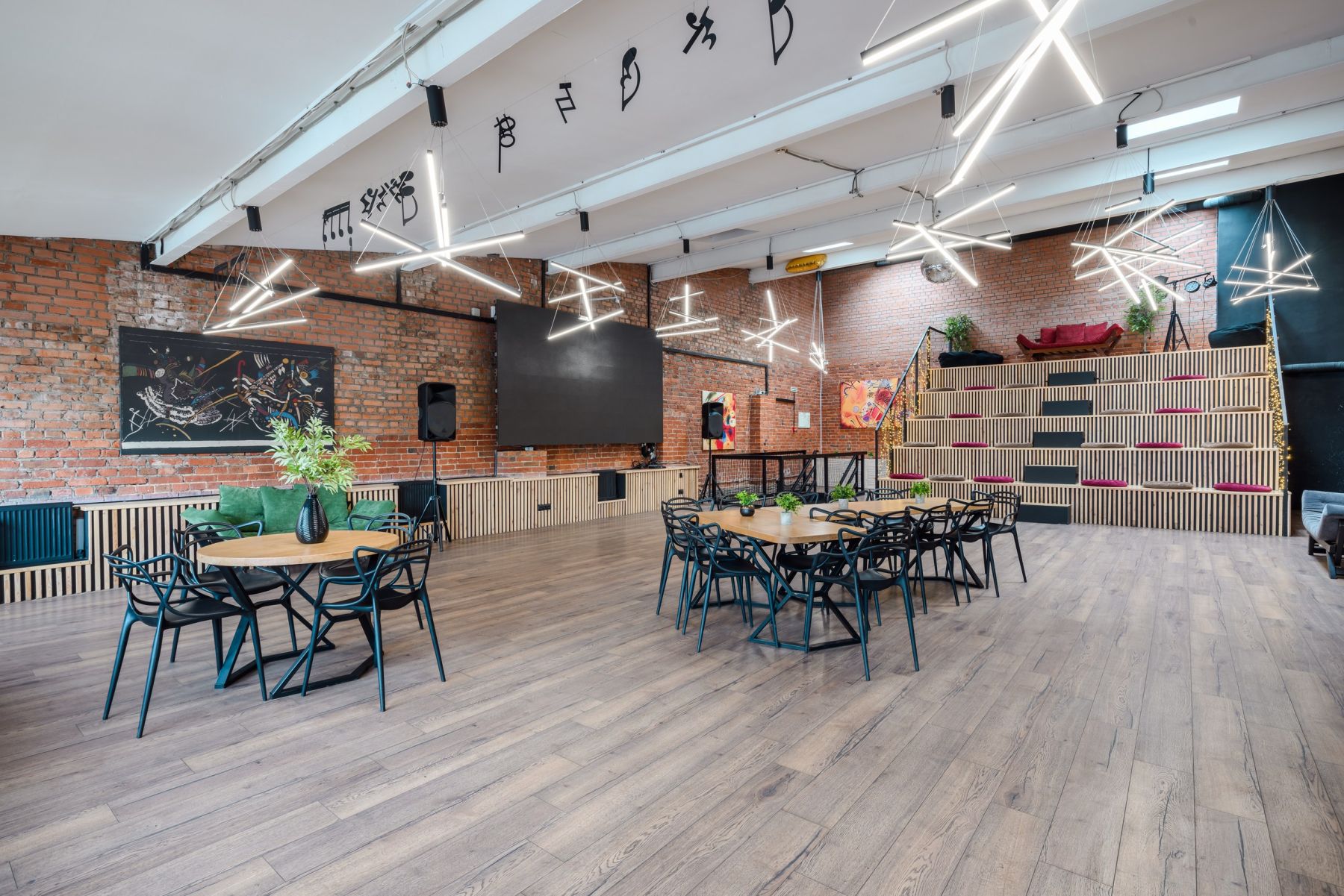 Амфитеатр в лофте Кандинский