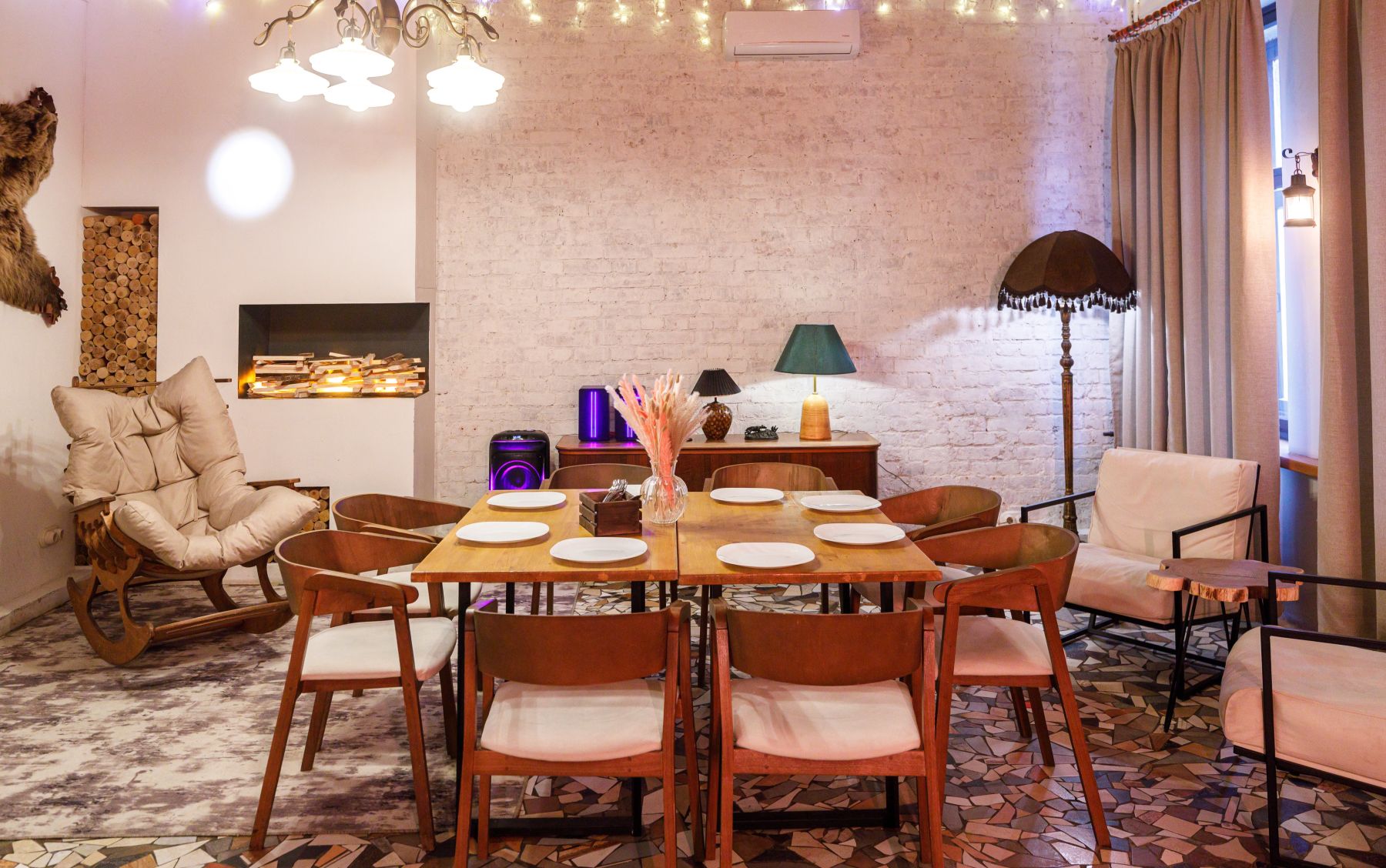 Уютный лофт с камином в центре Москвы