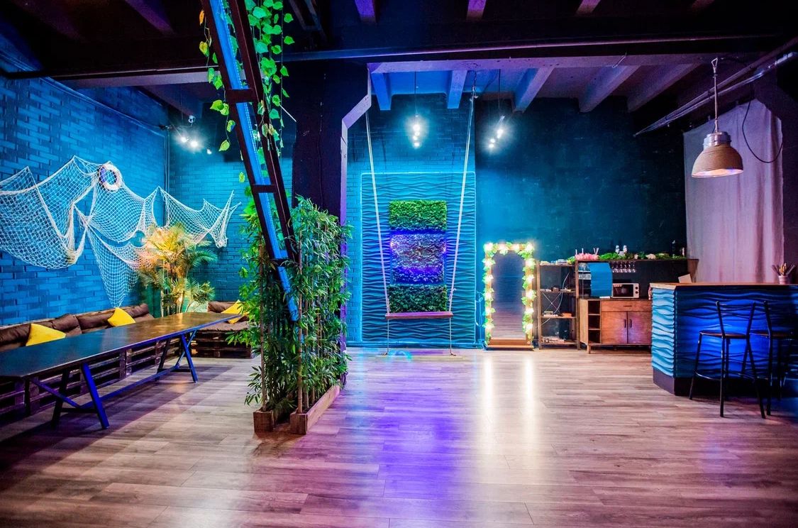 Интерьер лофта с дизайнерскими элементами