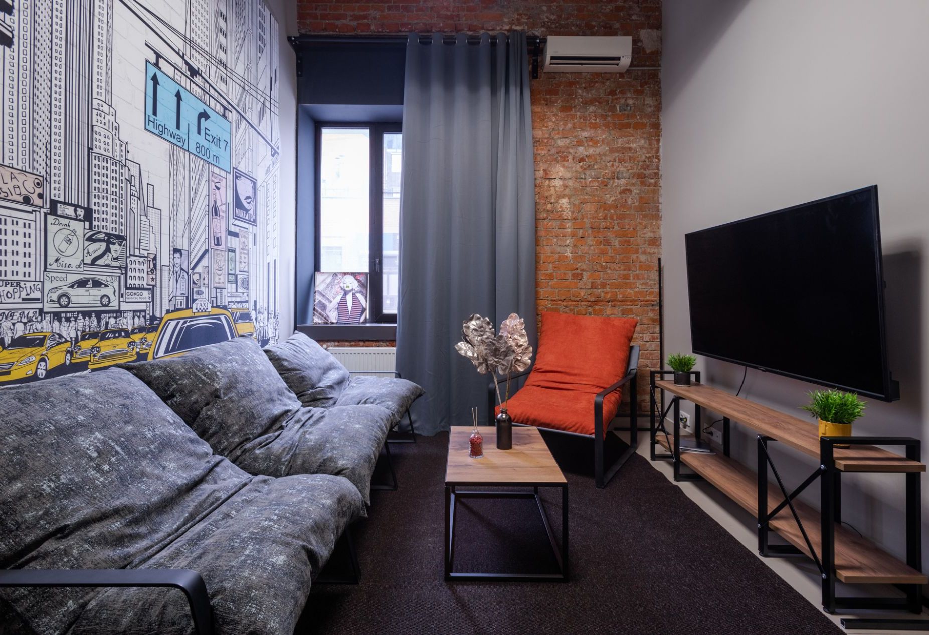 Малая комната с развлечениями в лофте River