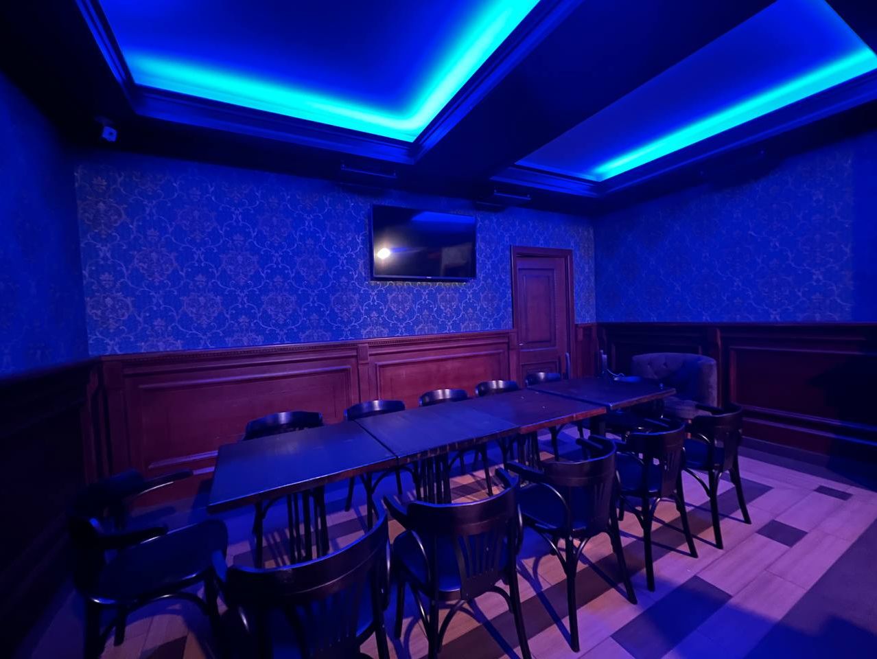 Сцена для мероприятий в лофте