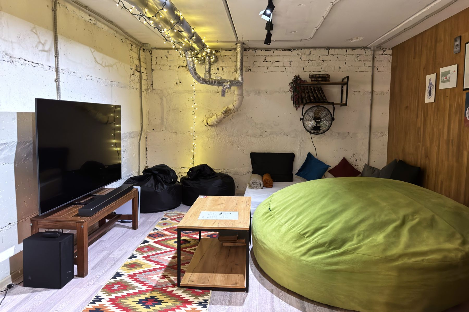 Настольные игры в лофте Academia Antikino