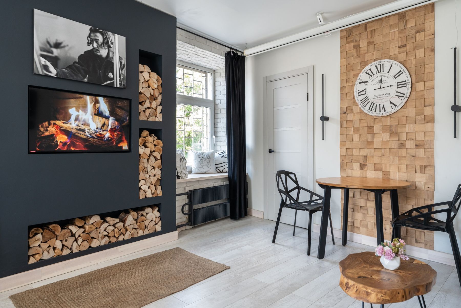 Зона для встреч в лофте Дали