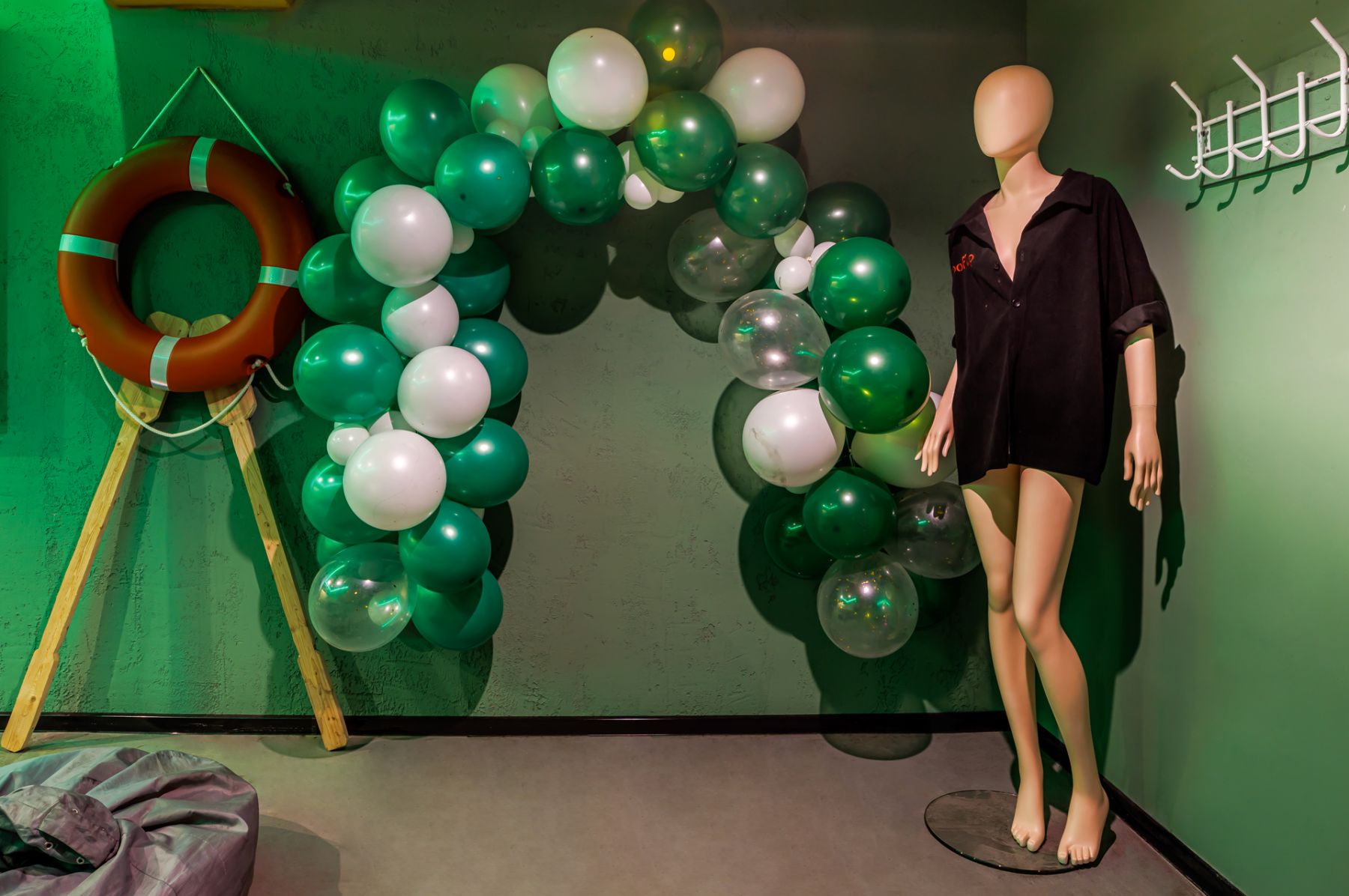 Уютный диван в бохо-лофте