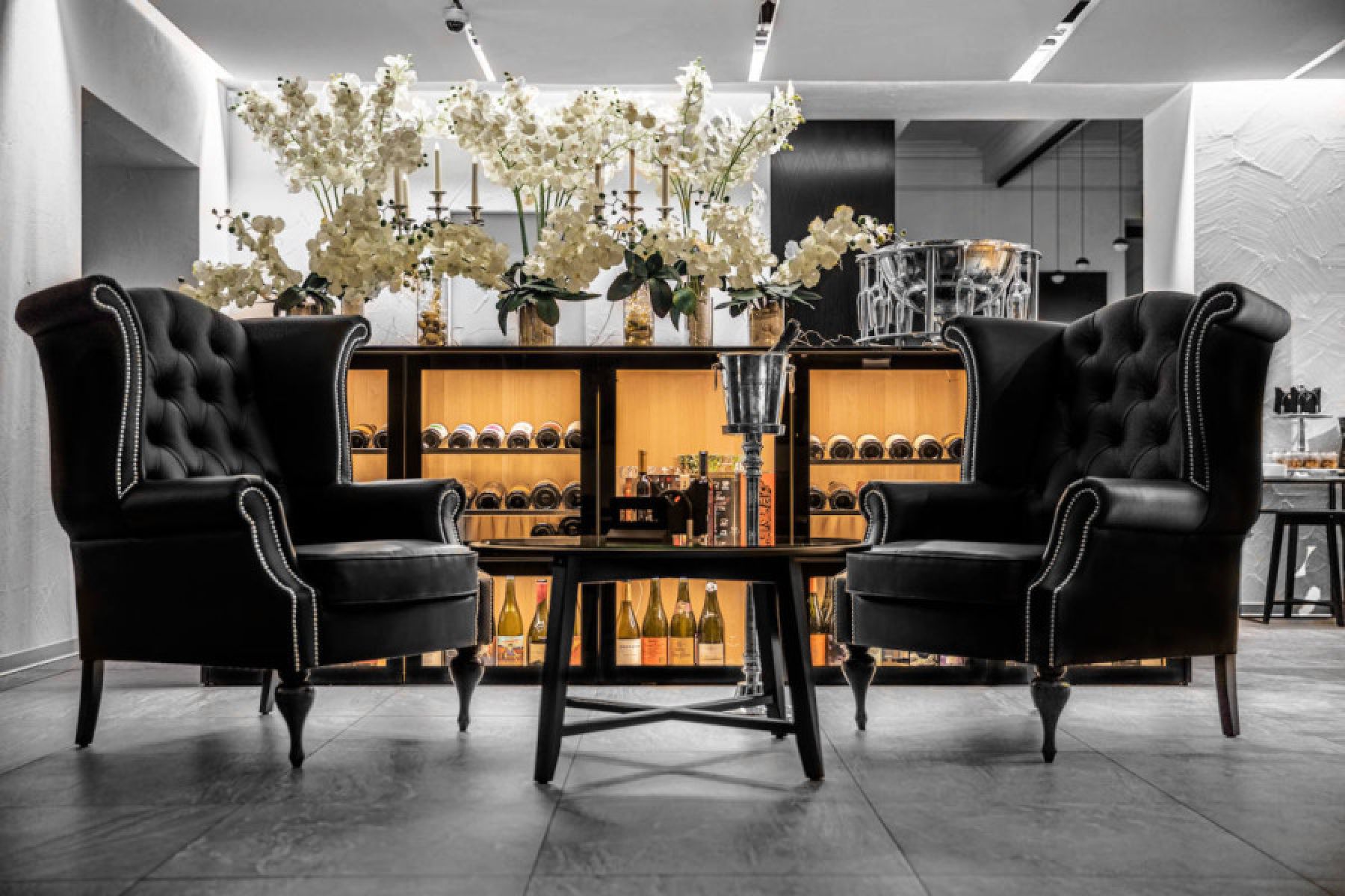 Лофт Kapital Bar с панорамными окнами