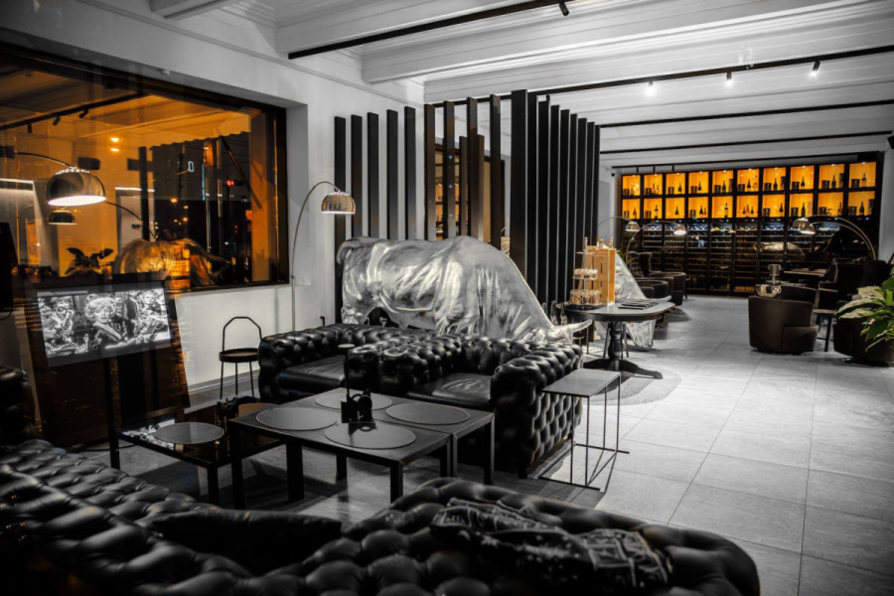 Барная стойка в лофте Kapital Bar