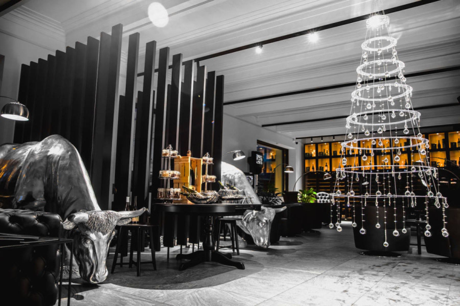 Рояль в лофте Kapital Bar для живой музыки