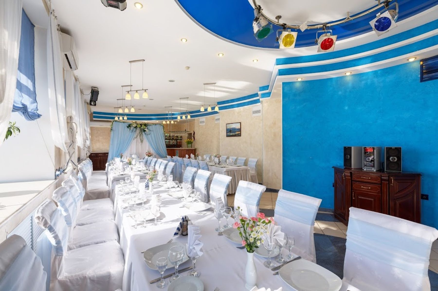 Банкетный зал «Волга», праздничный стол