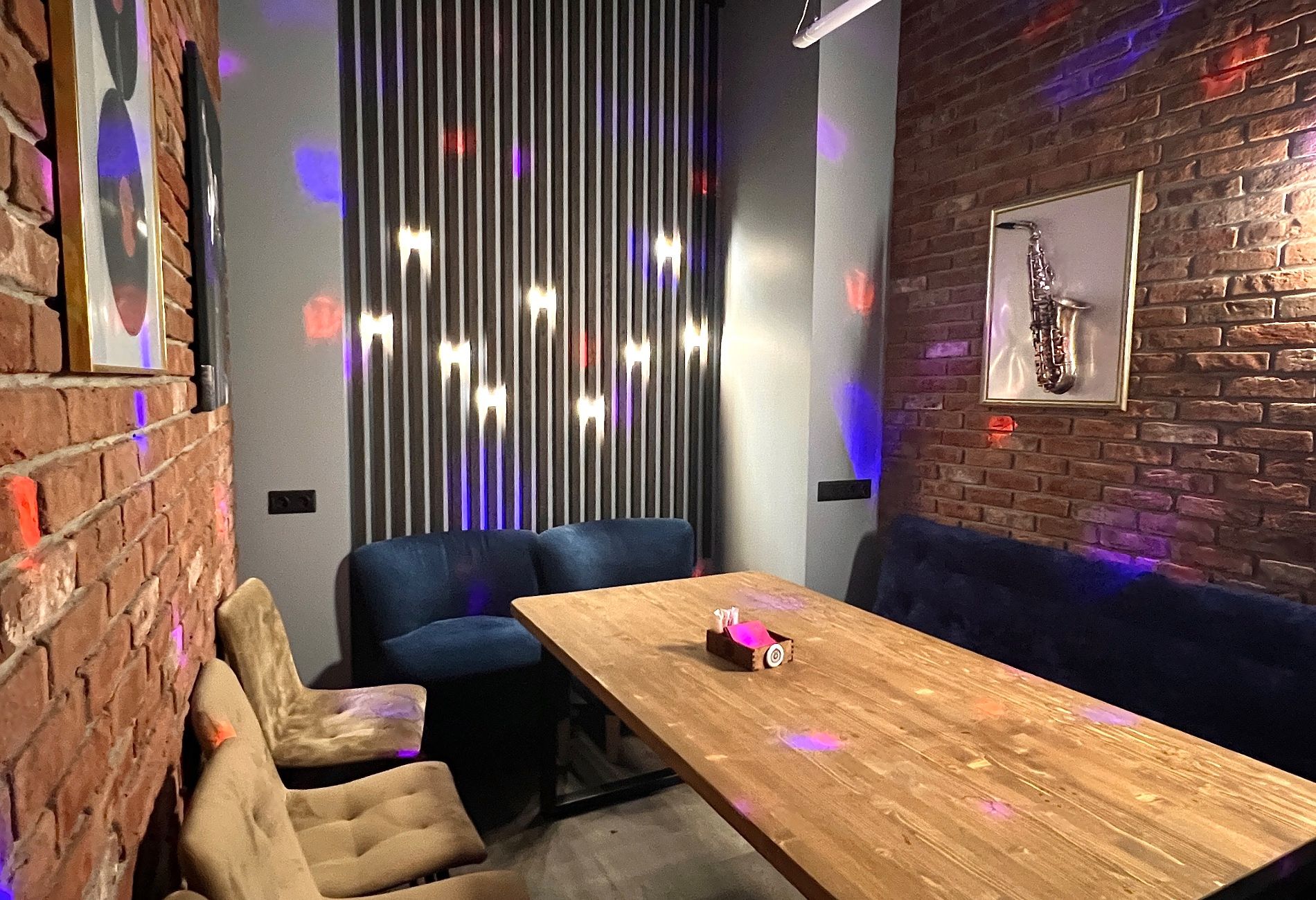 Уютный зал с караоке на Нагатинской
