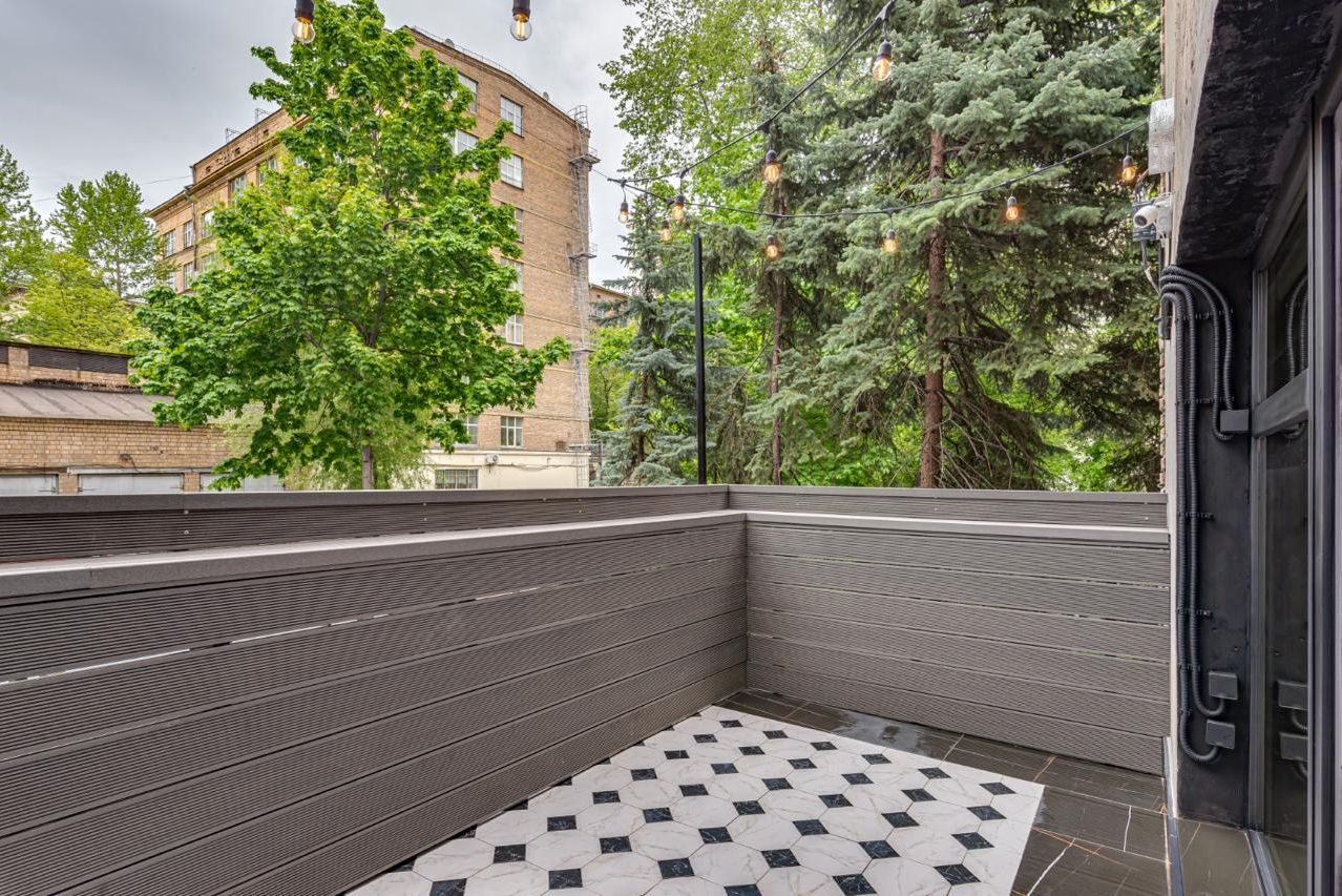 Классический интерьер двухуровневого лофта