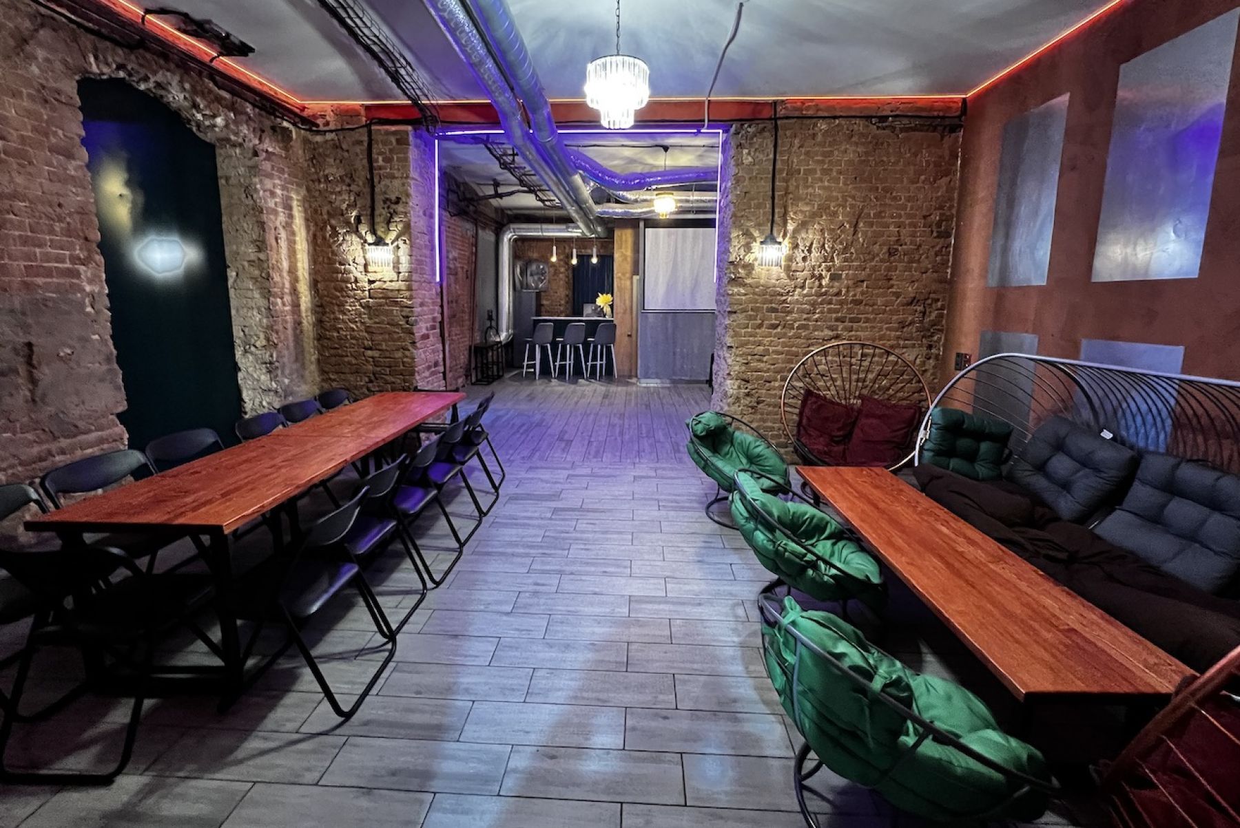 Зона для мероприятий в индустриальном стиле