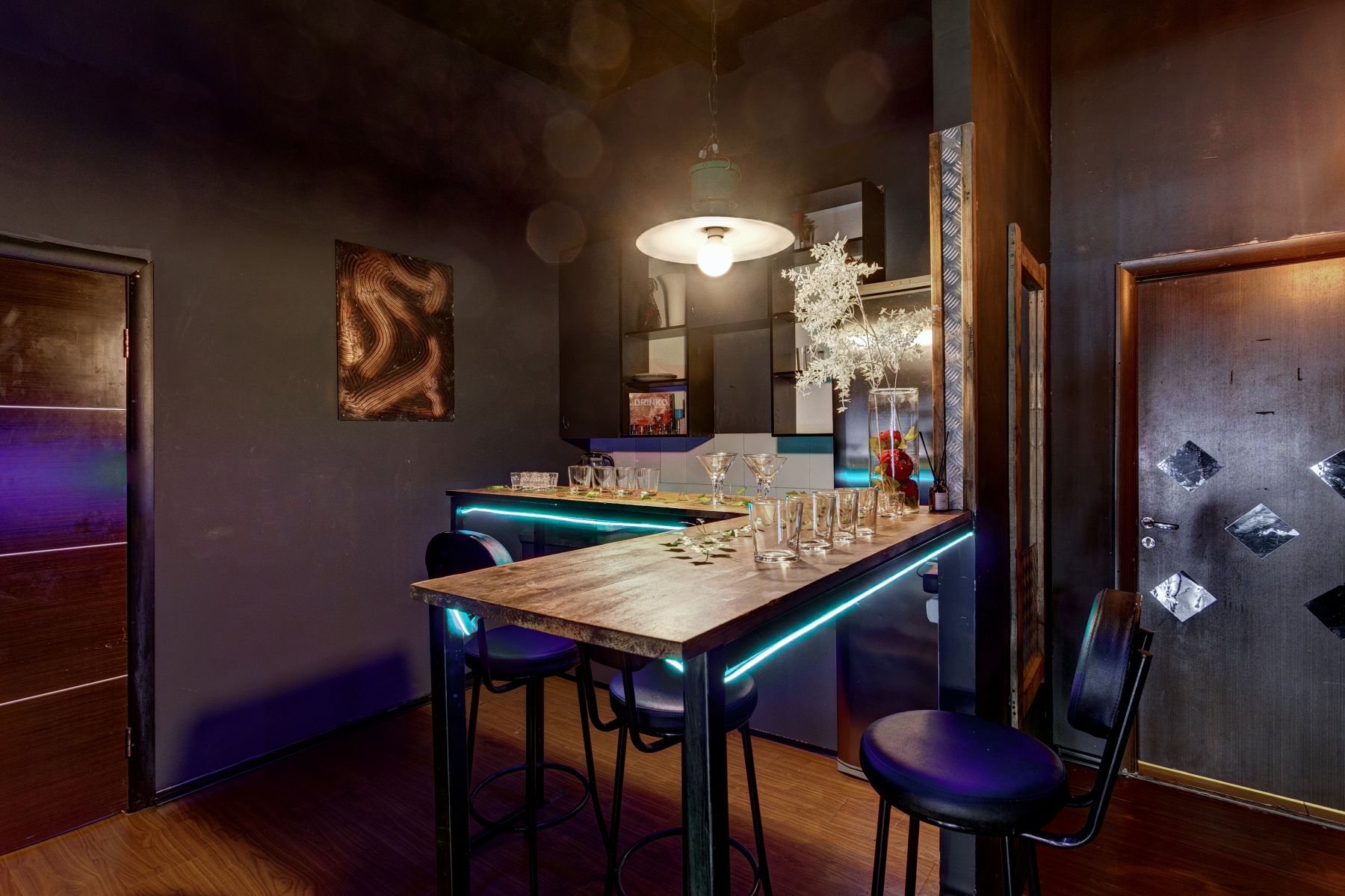 Просторный зал для вечеринки с освещением