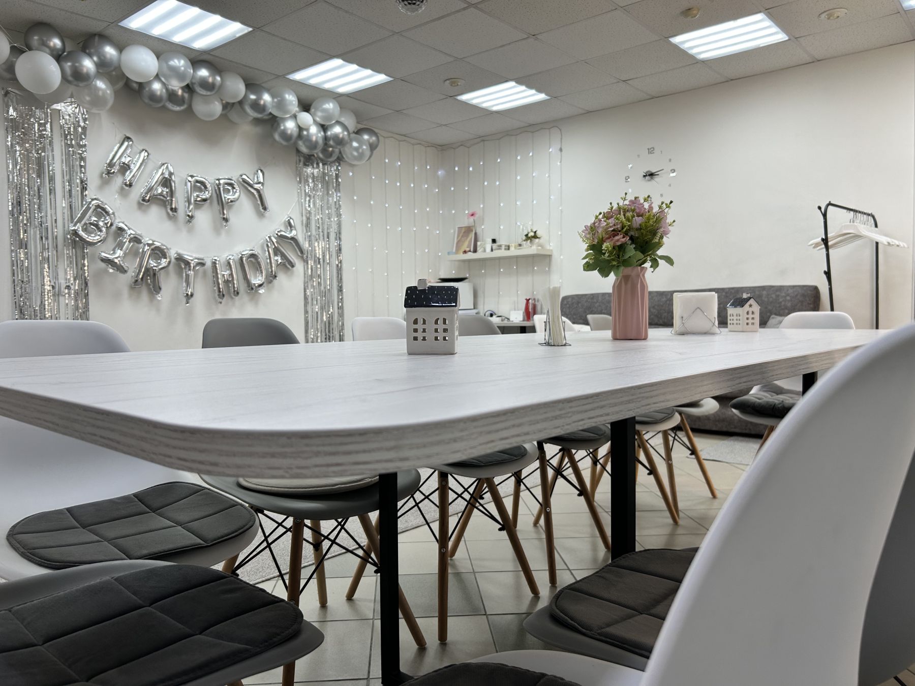 Комната для празднований в лофте на Динамовской