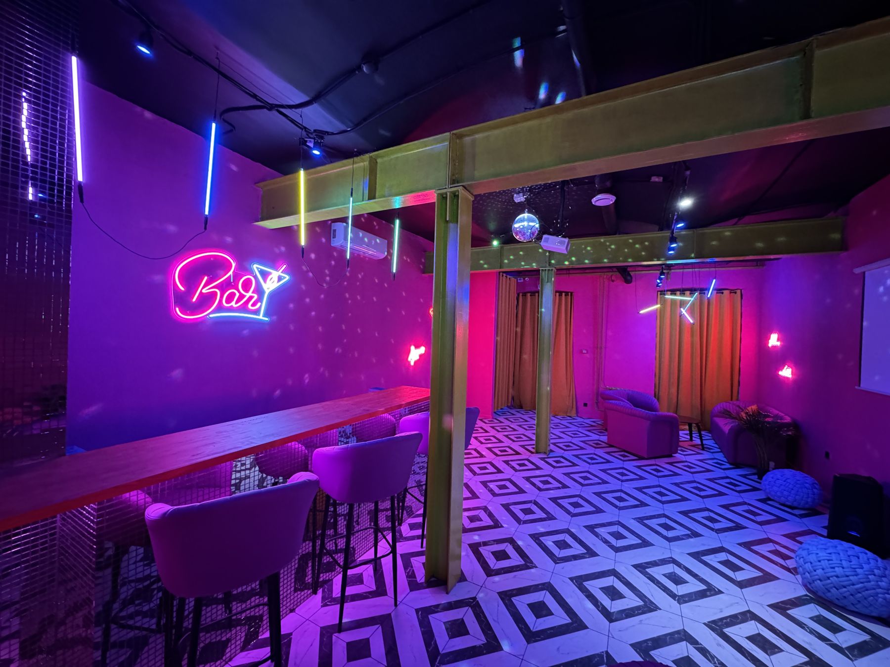 Барная зона в Prisma Loft на Бауманской