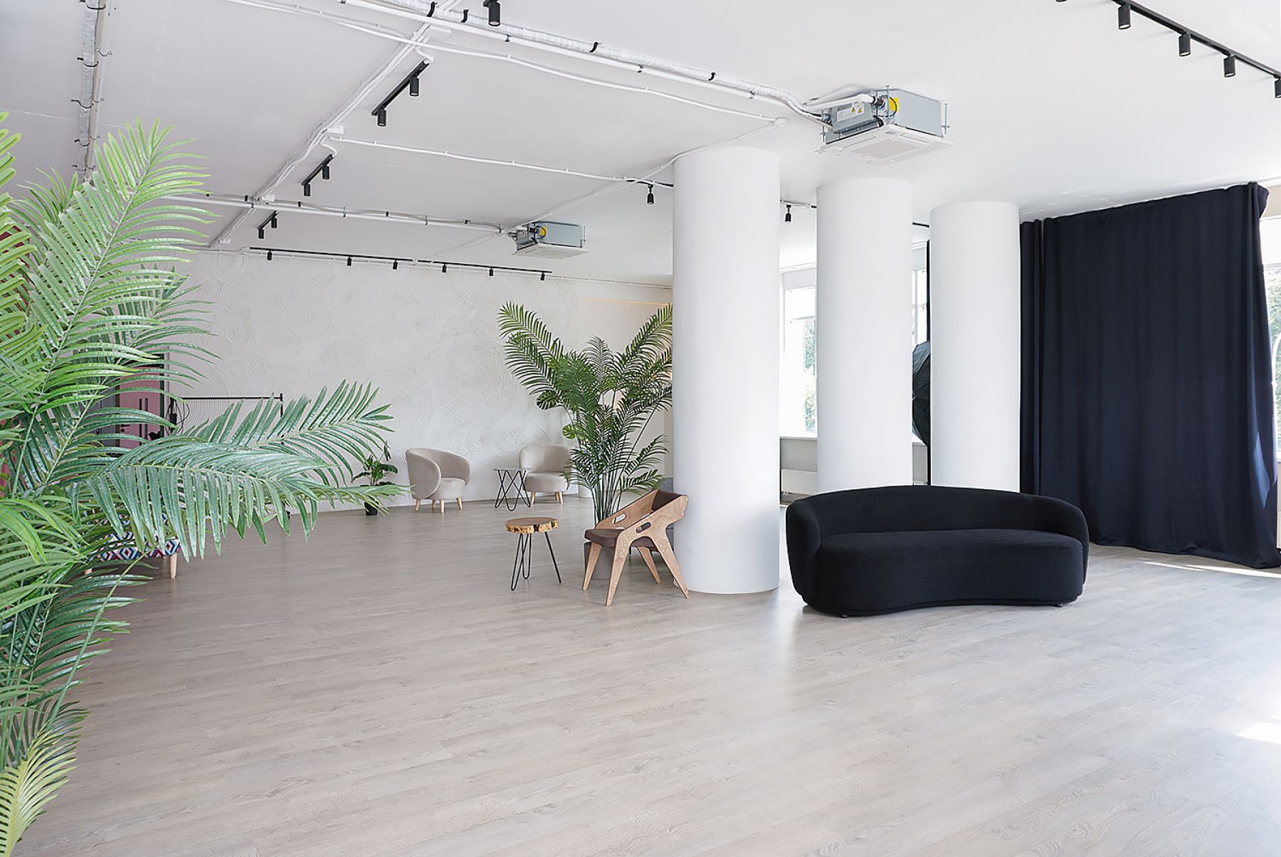 Светлая комната для мероприятий в Москве