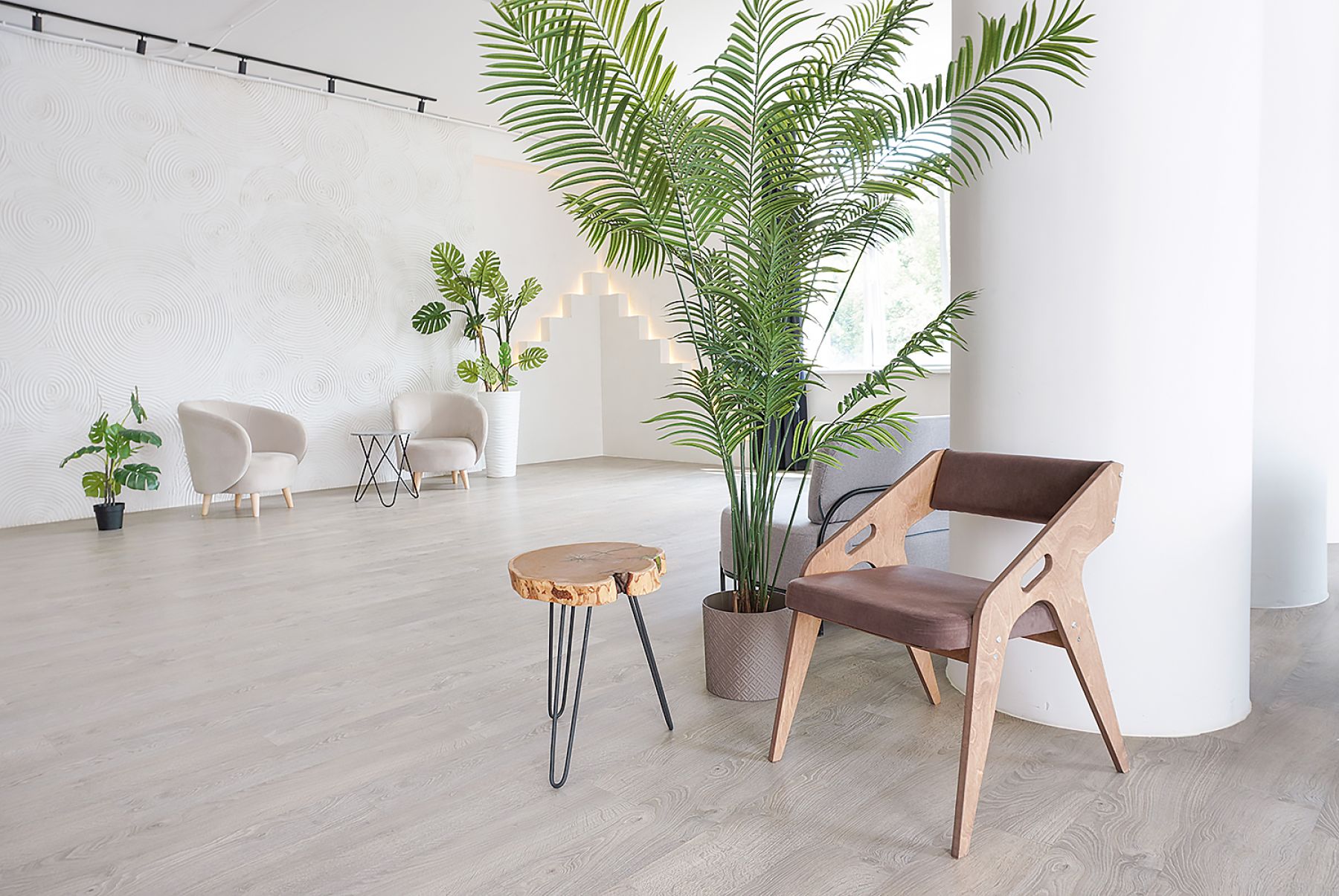 Лофт с ярким освещением и современным дизайном