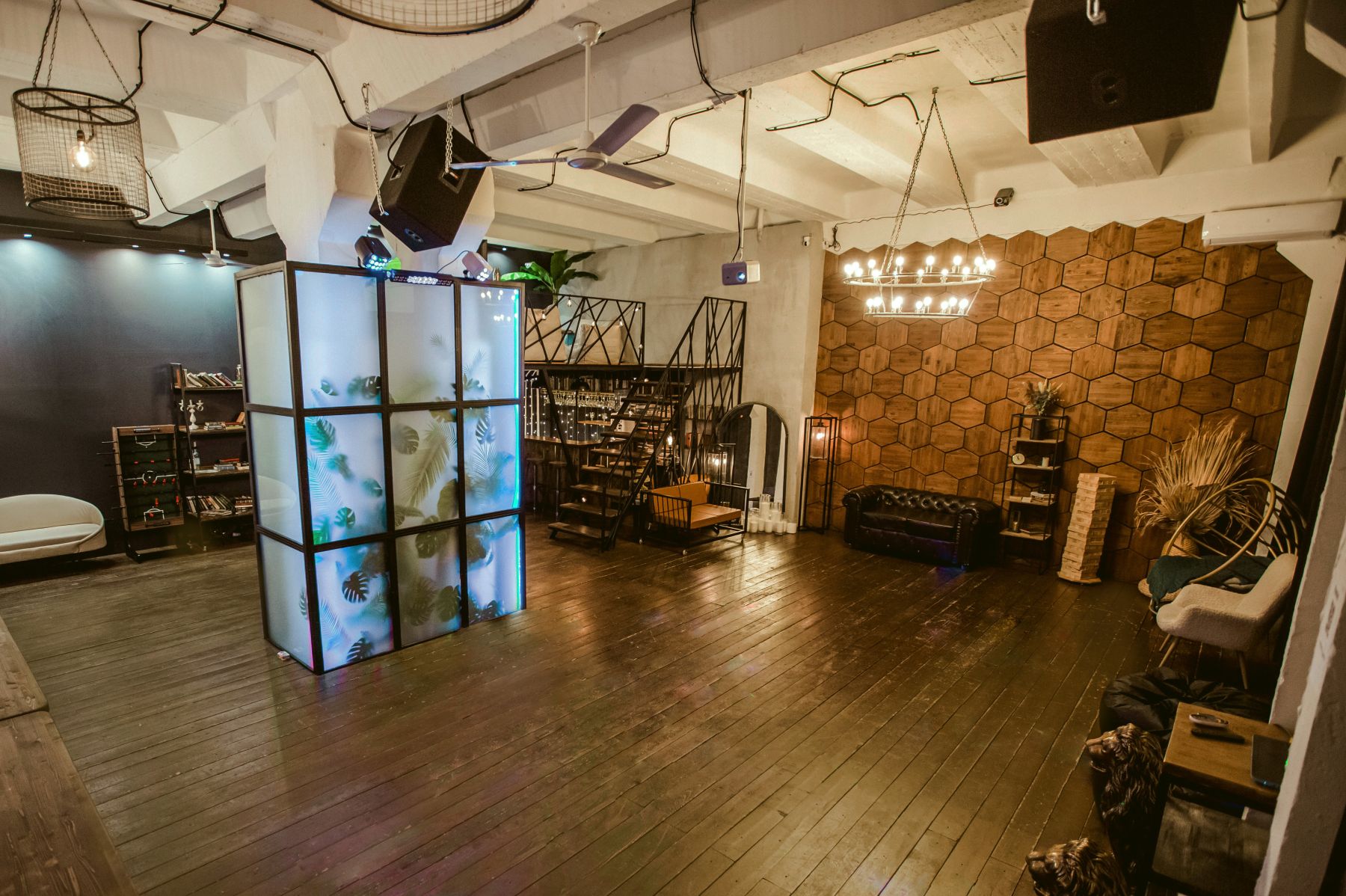 Светомузыка в лофте БЕТА