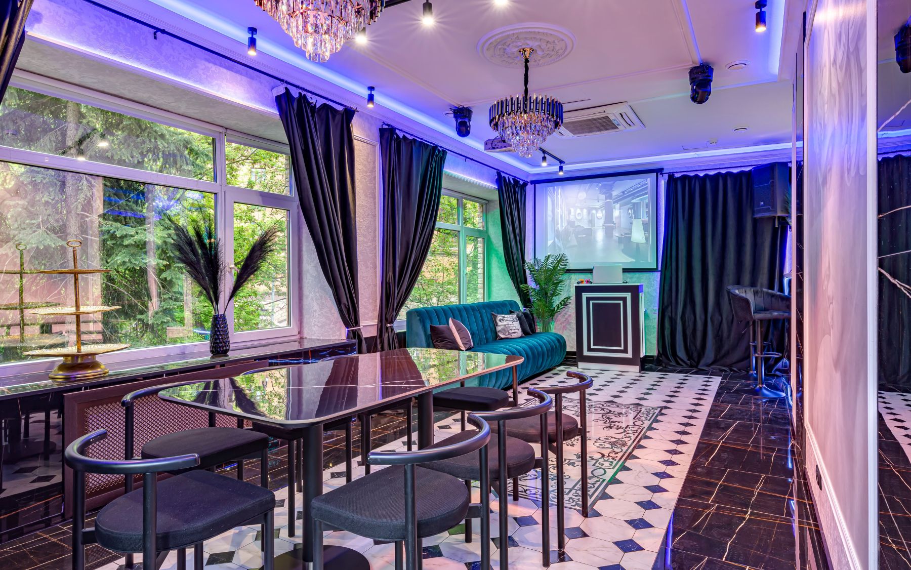 Интерьер зала Лофта Место