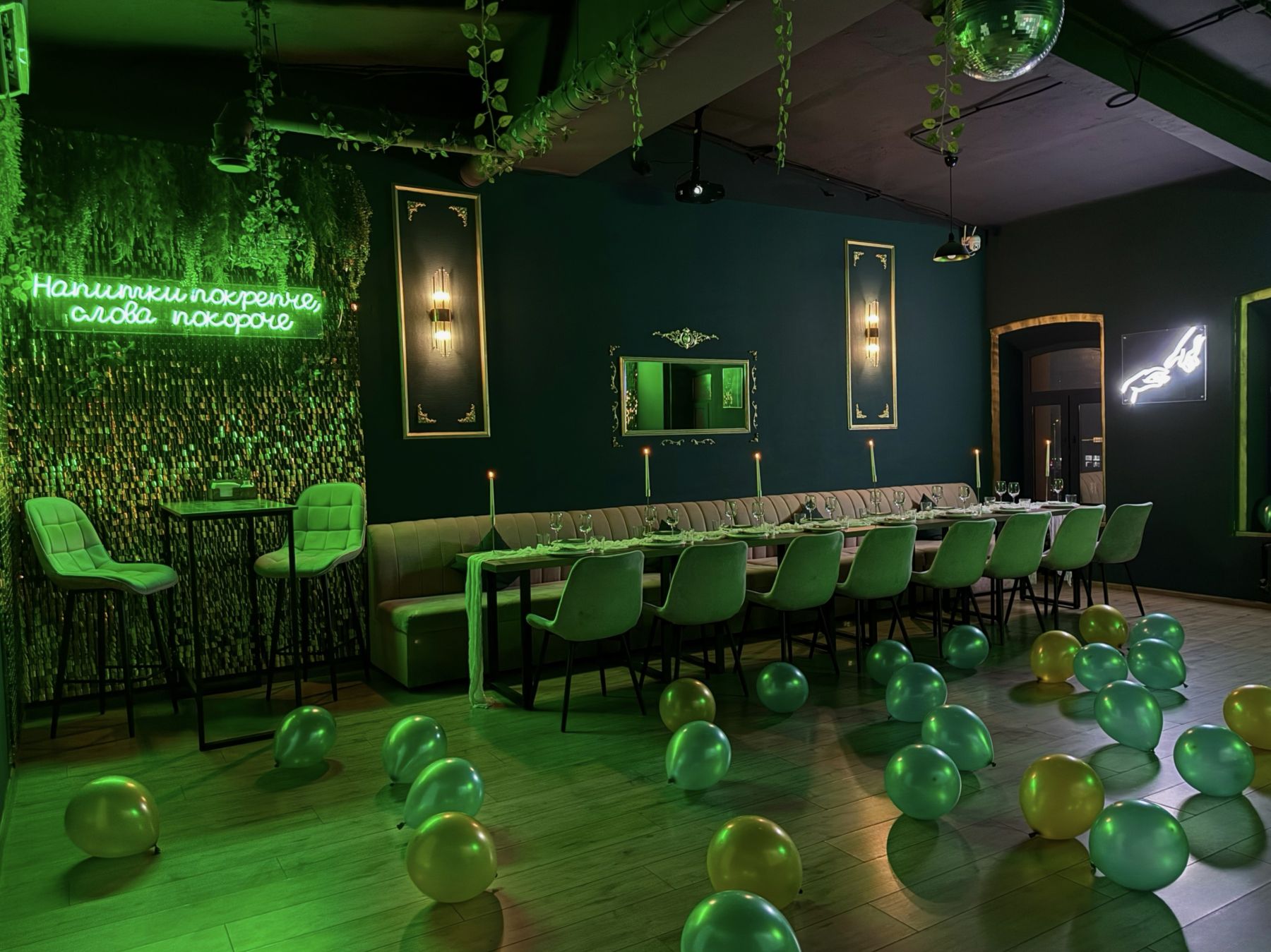 Огромный экран для просмотра фильмов в Гринвуд