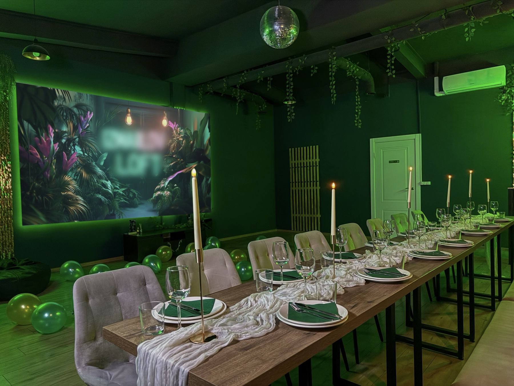 Светомузыка и диско-шар в лофте Гринвуд