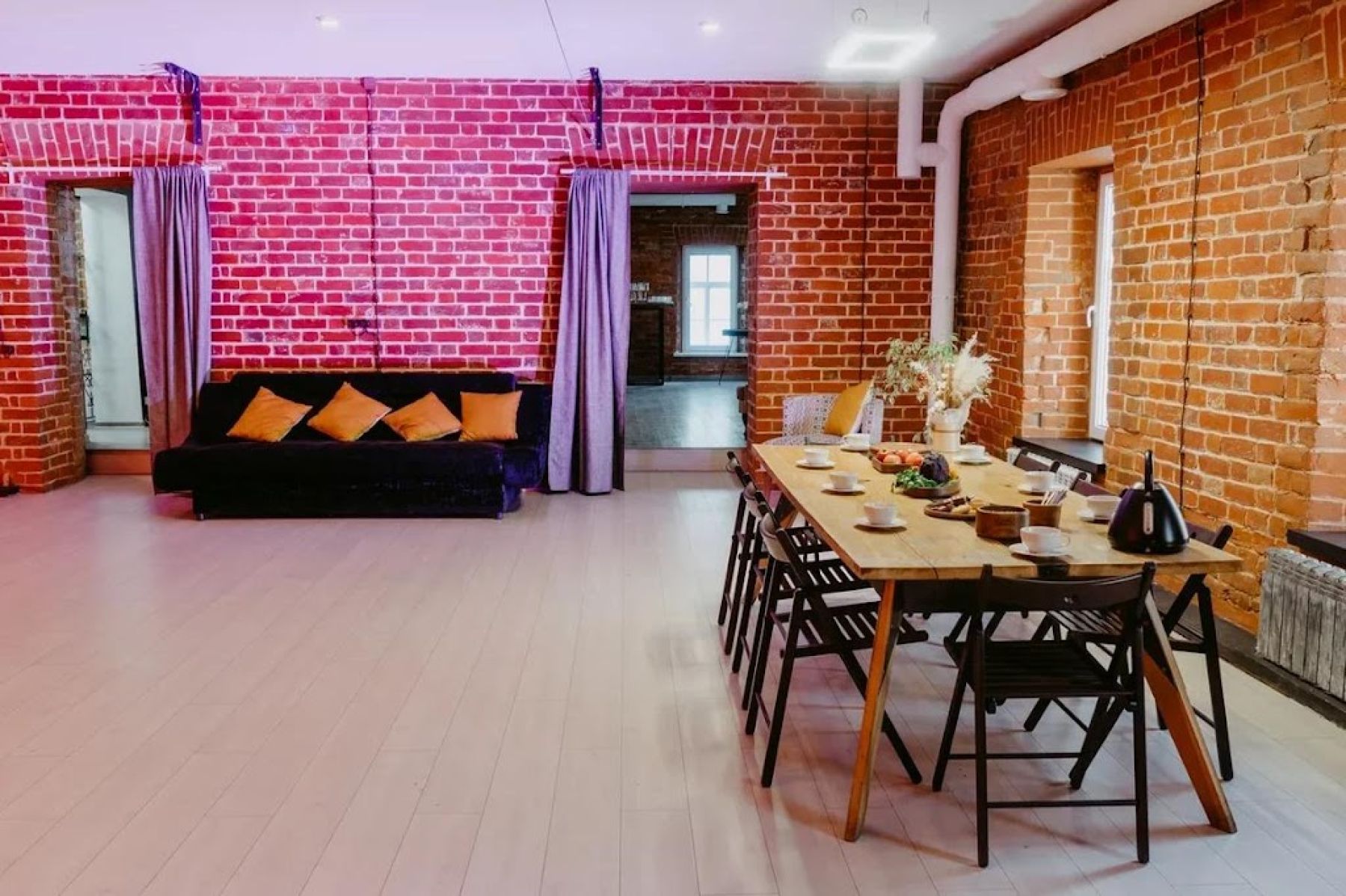 Сцена для мероприятий в банкетном зале