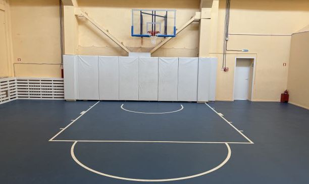 Раздевалки на баскетбольной площадке в Москве