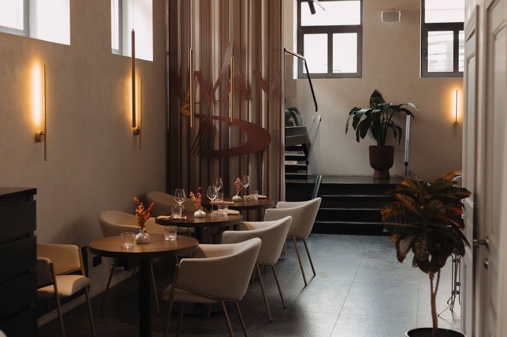 Сервировка стола в ресторане