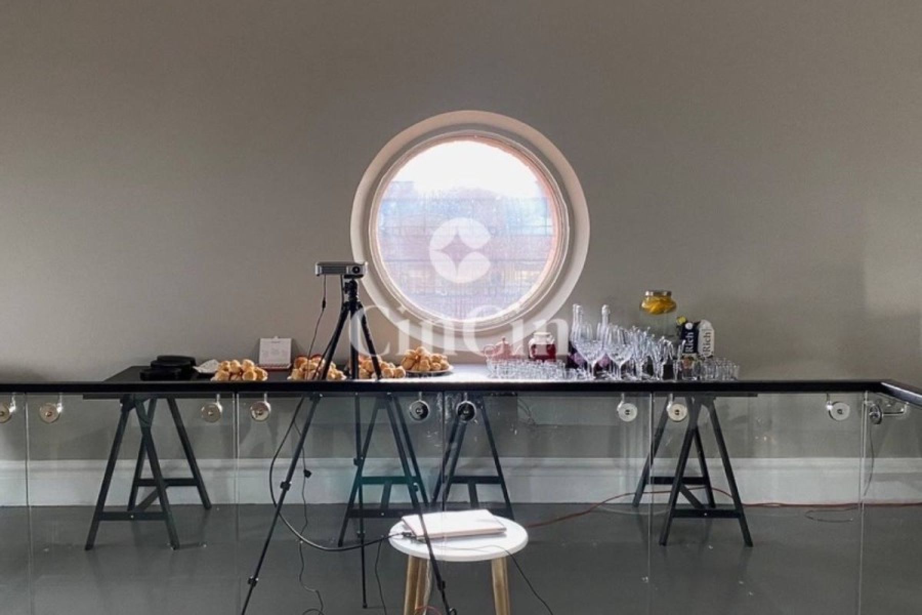 Барная стойка в лофте «Cin Cin»