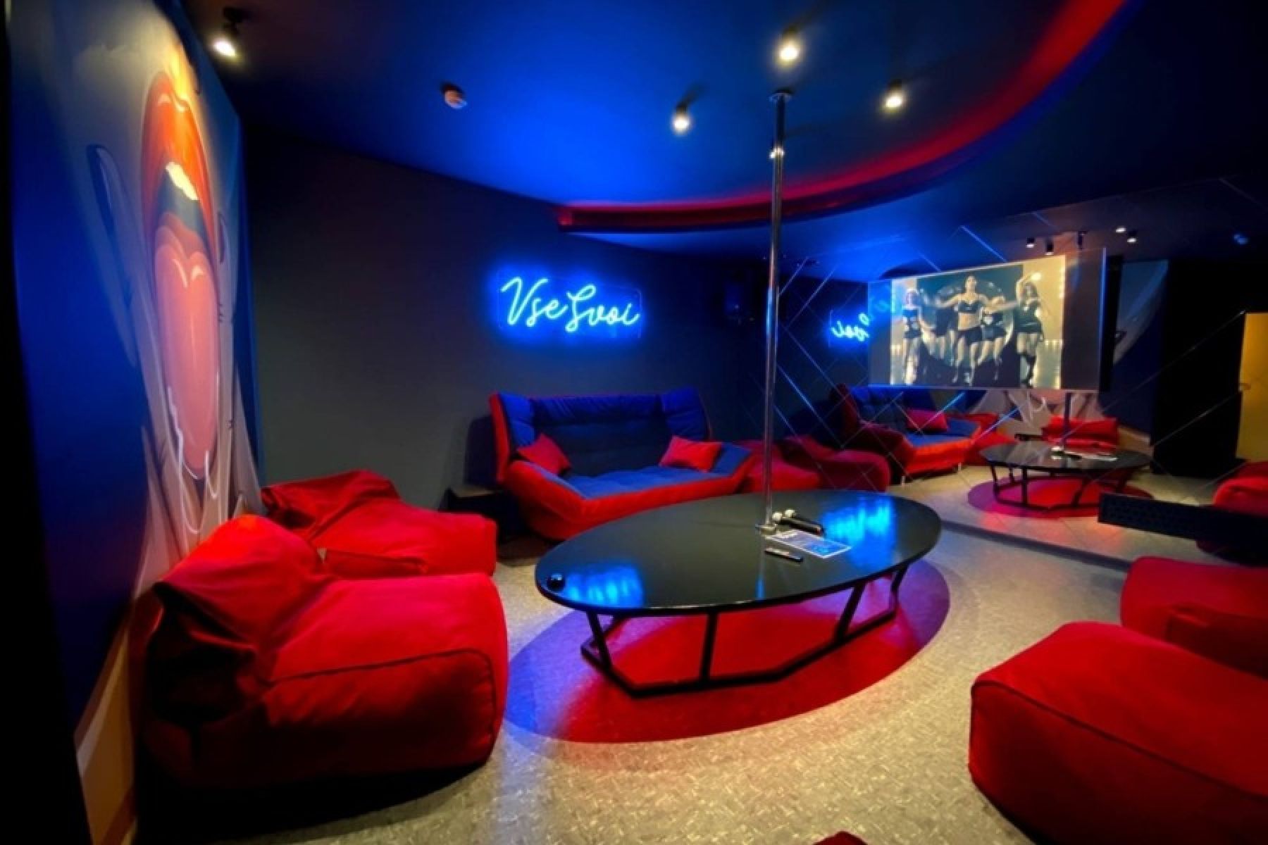 Лофт-ресторан VseSvoi - караоке