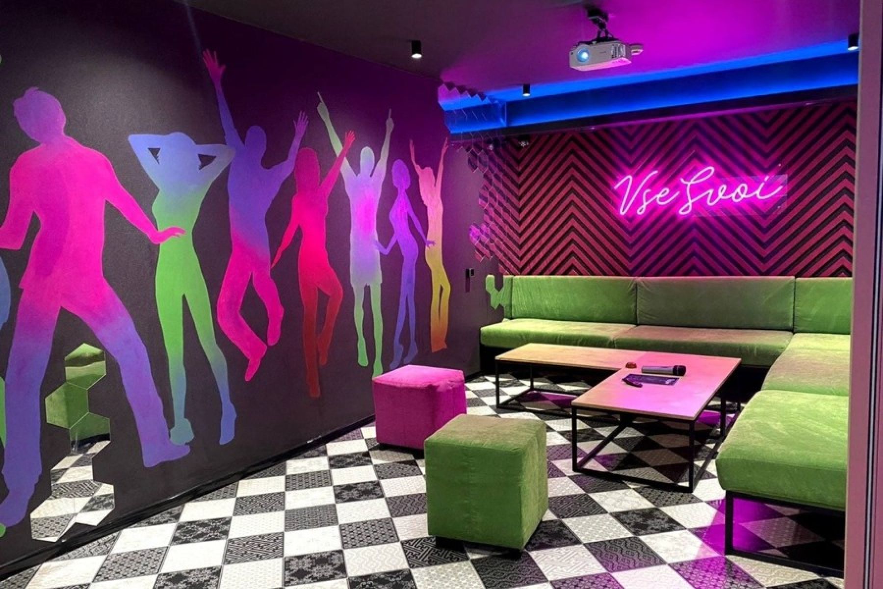 Лофт-ресторан VseSvoi - уютная атмосфера