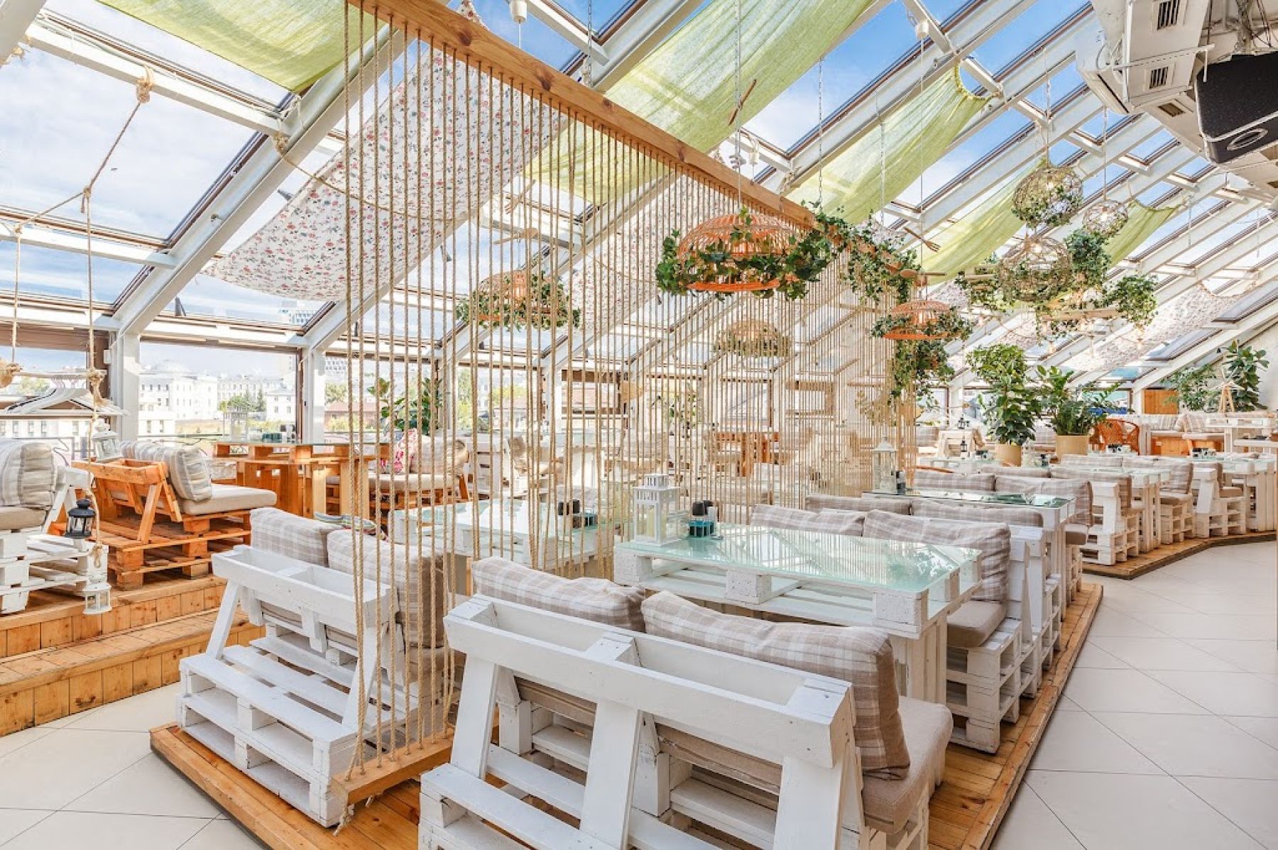 Интерьер банкетного зала На Крыше