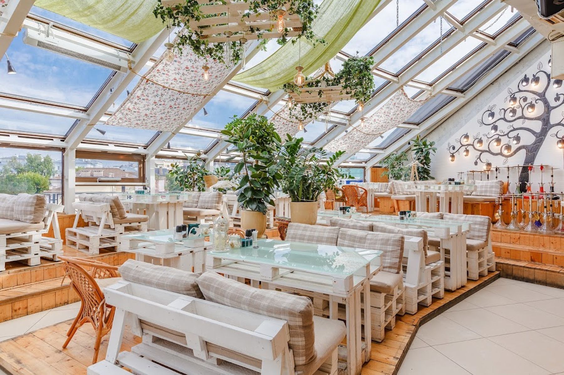 Гостеприимство в банкетном зале На Крыше