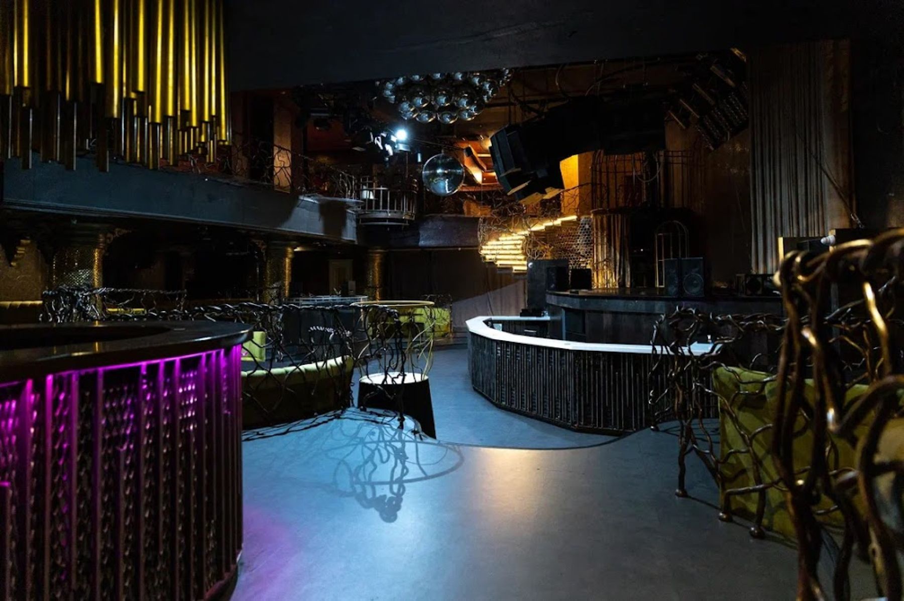 Бар с алкогольными напитками в зале Легенда