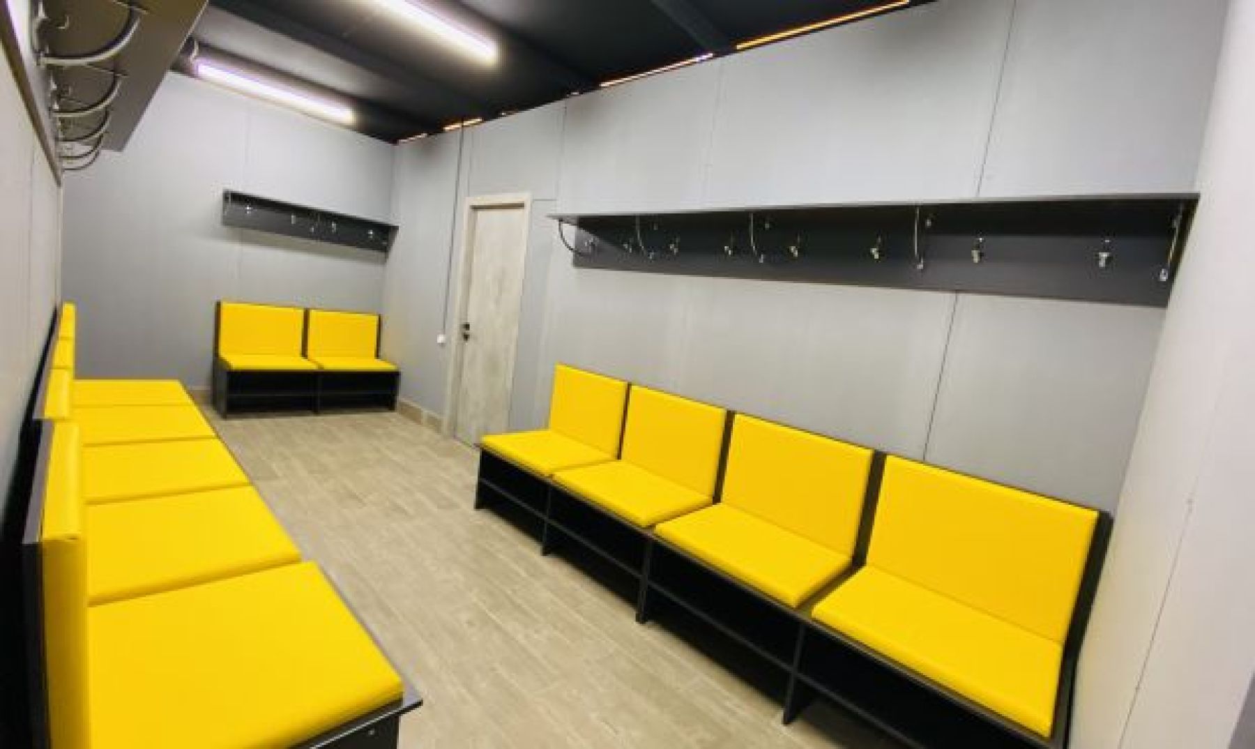 Раздевалка в футбольном манеже «Барс»