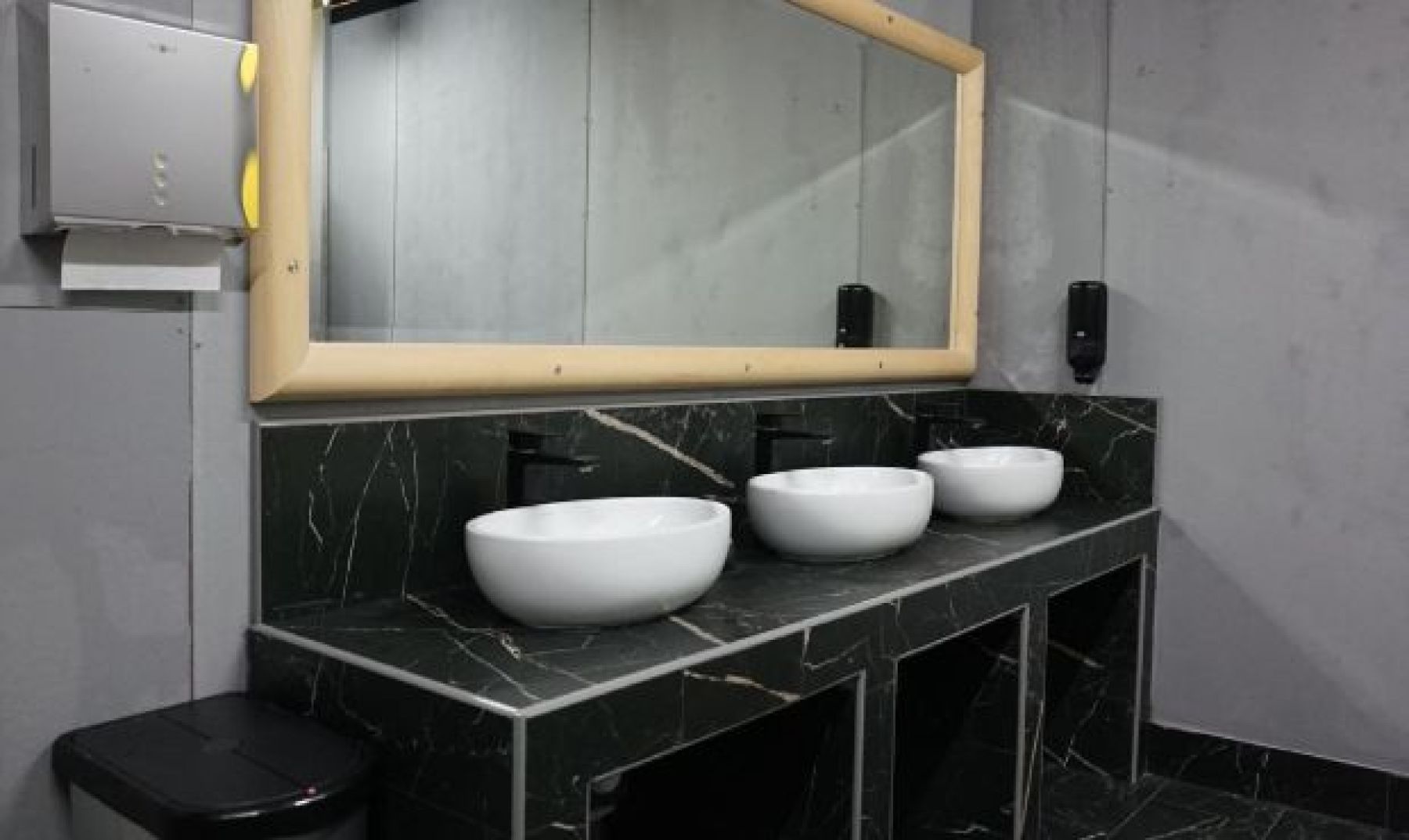 Зона кафе в манеже «Барс»