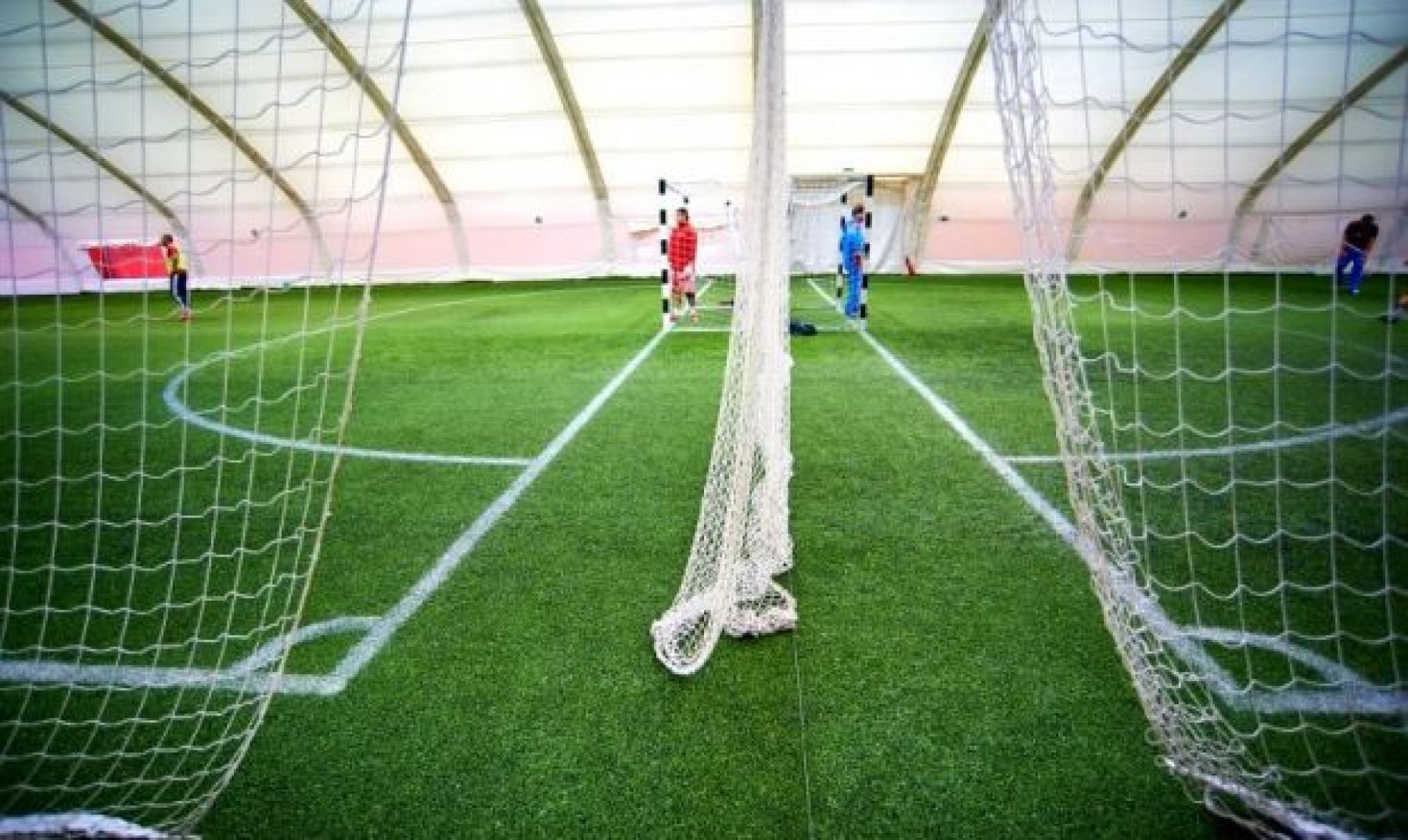 Раздевалка на футбольном поле