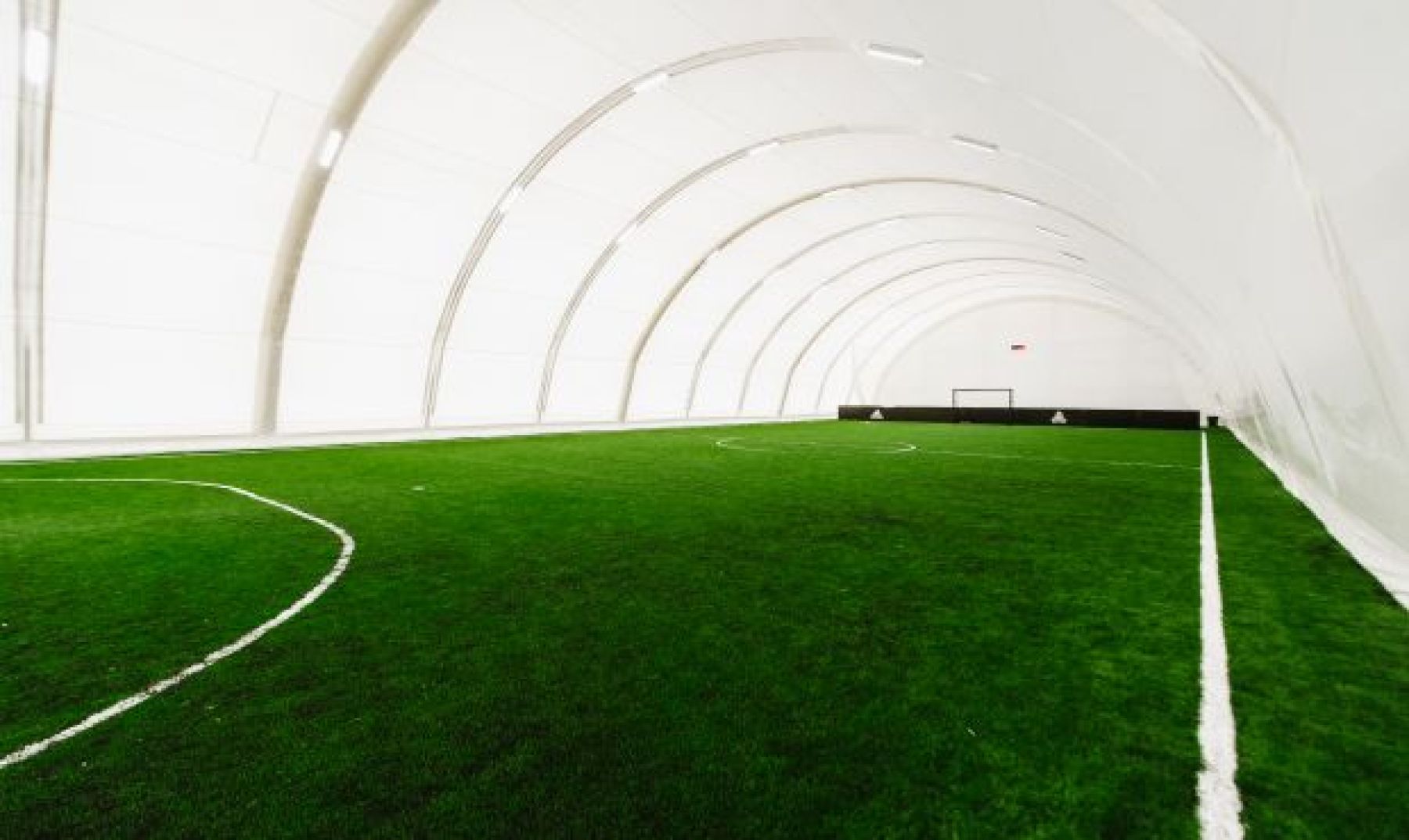 Раздевалка в футбольном манеже «Красная Пресня»