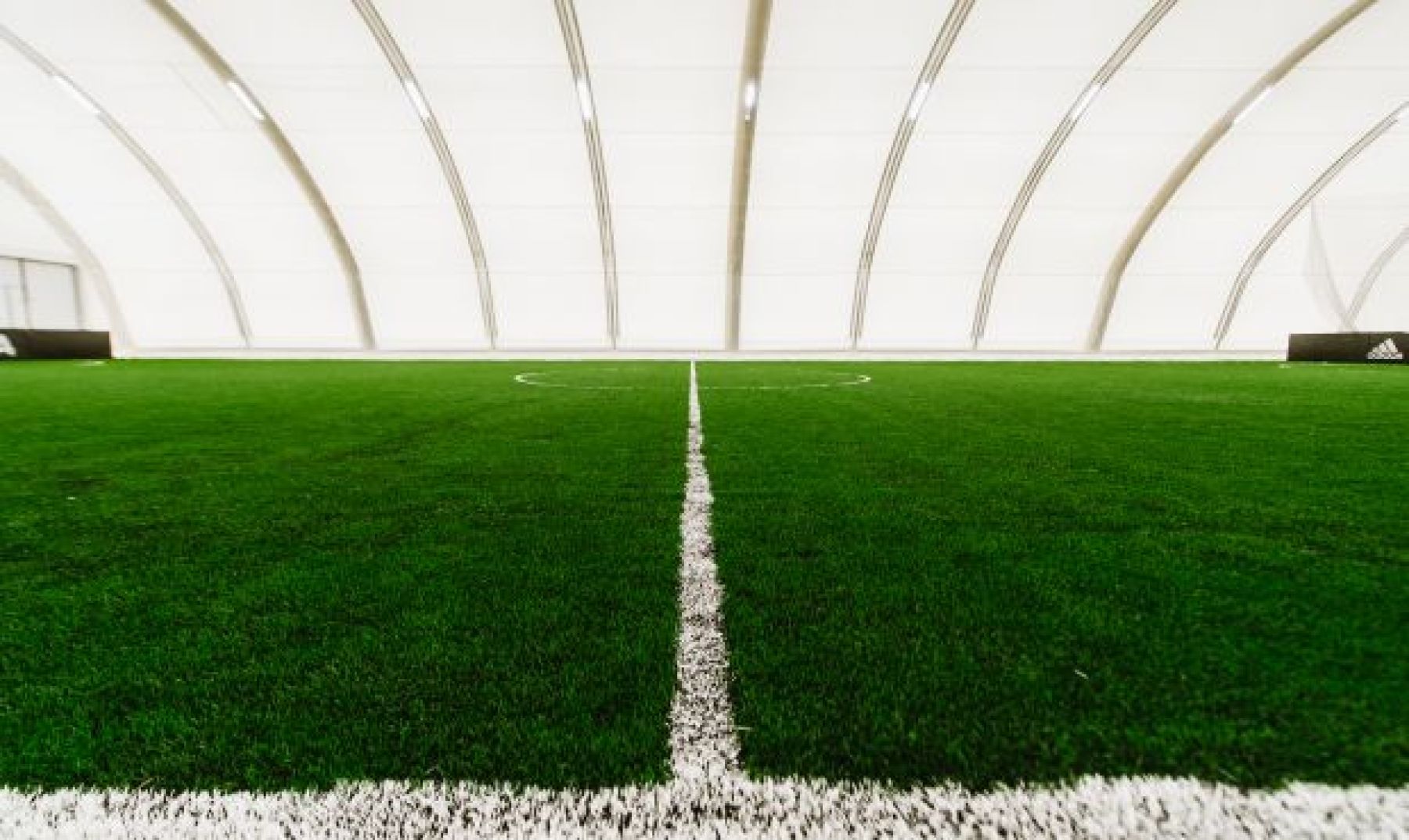 Вход в футбольный манеж «Красная Пресня»