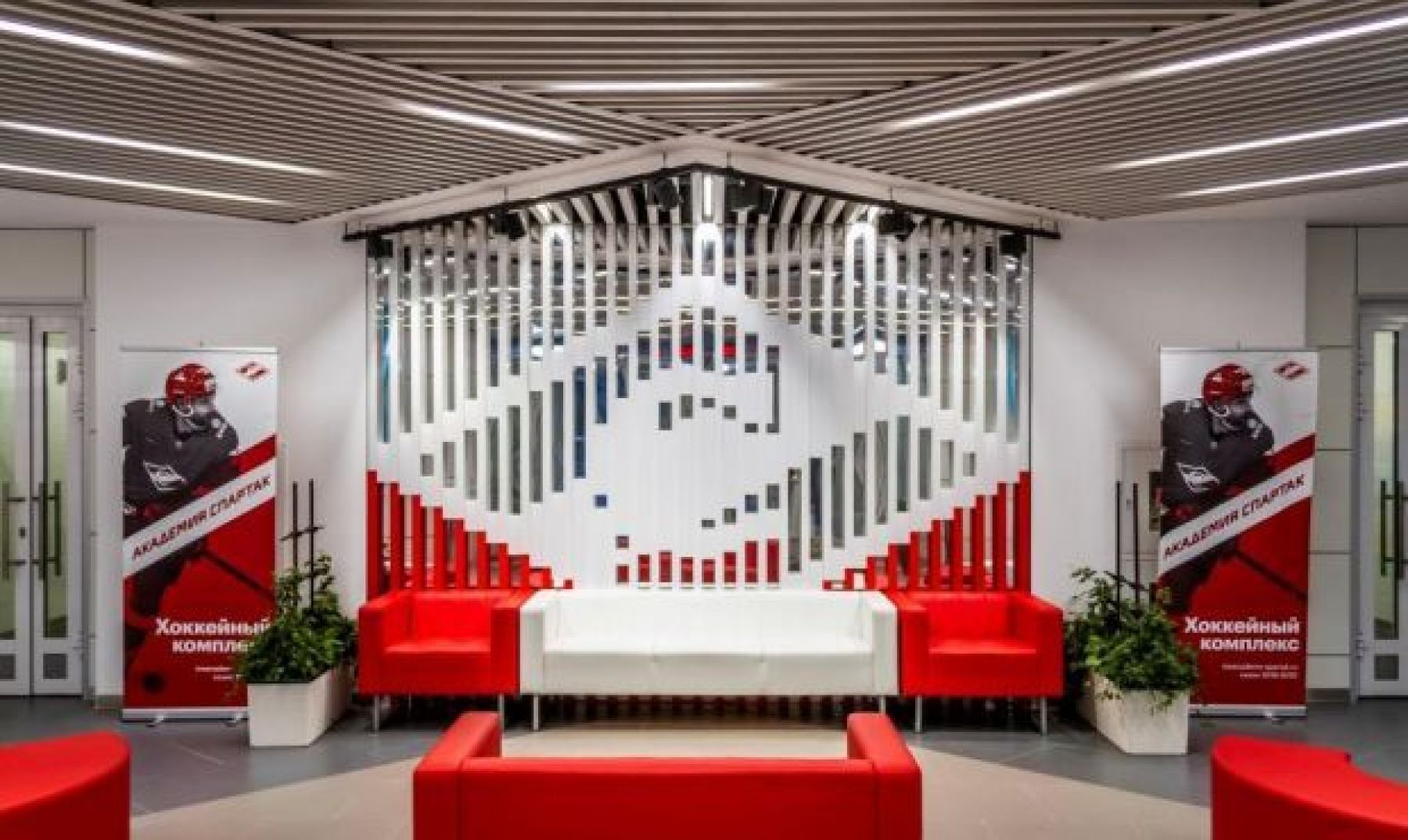 Платная парковка рядом с ледовой ареной