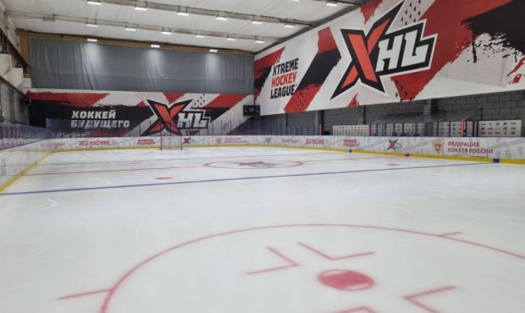 Крытый каток для хоккея в Москве - общий вид