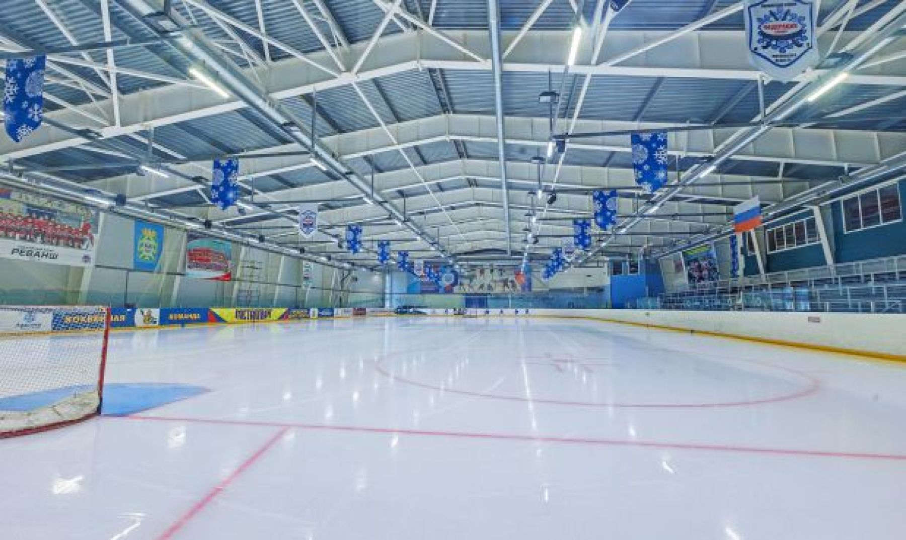 Ледовая арена «Арктика» в Москве - вид на ледовую площадку